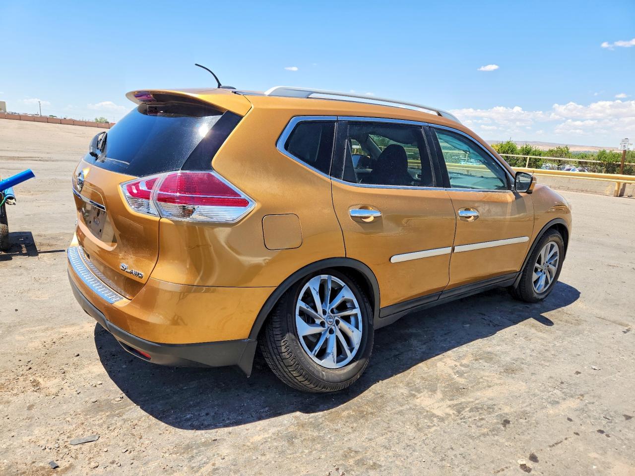 2015 Nissan Rogue Sl Gold vin: 5N1AT2MV8FC772763