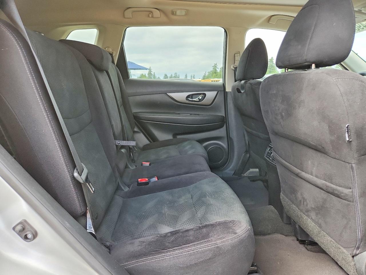 2015 Nissan Rogue Sv Silver vin: 5N1AT2MV8FC773170