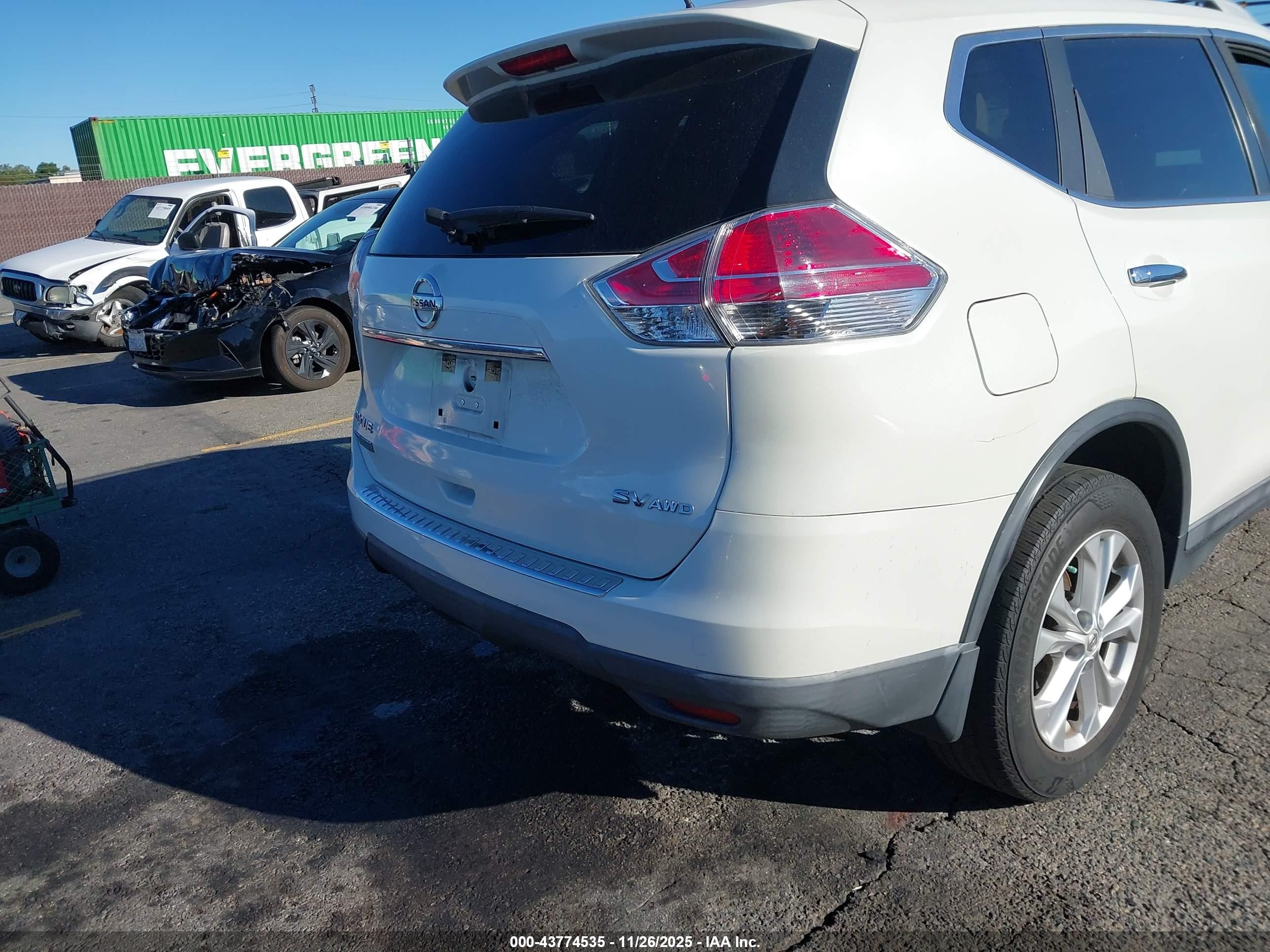 2015 Nissan Rogue Sv White vin: 5N1AT2MV8FC781558