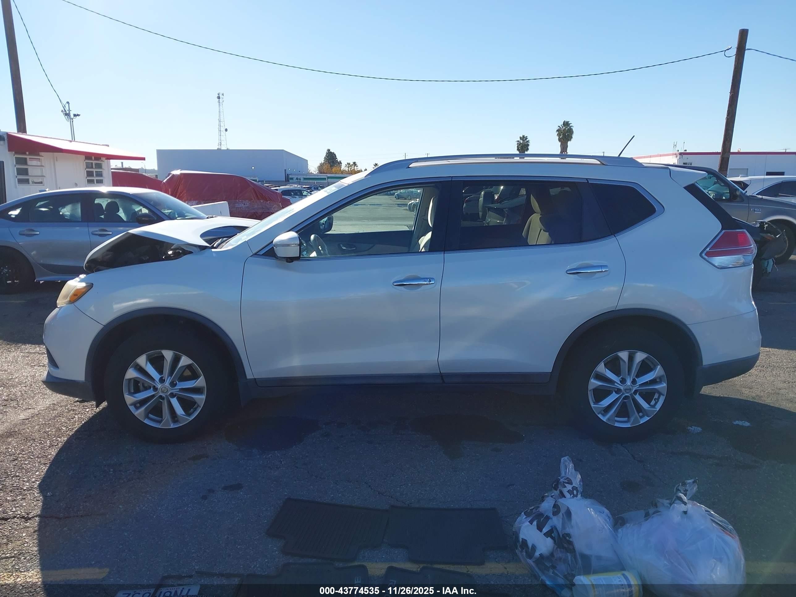 2015 Nissan Rogue Sv White vin: 5N1AT2MV8FC781558