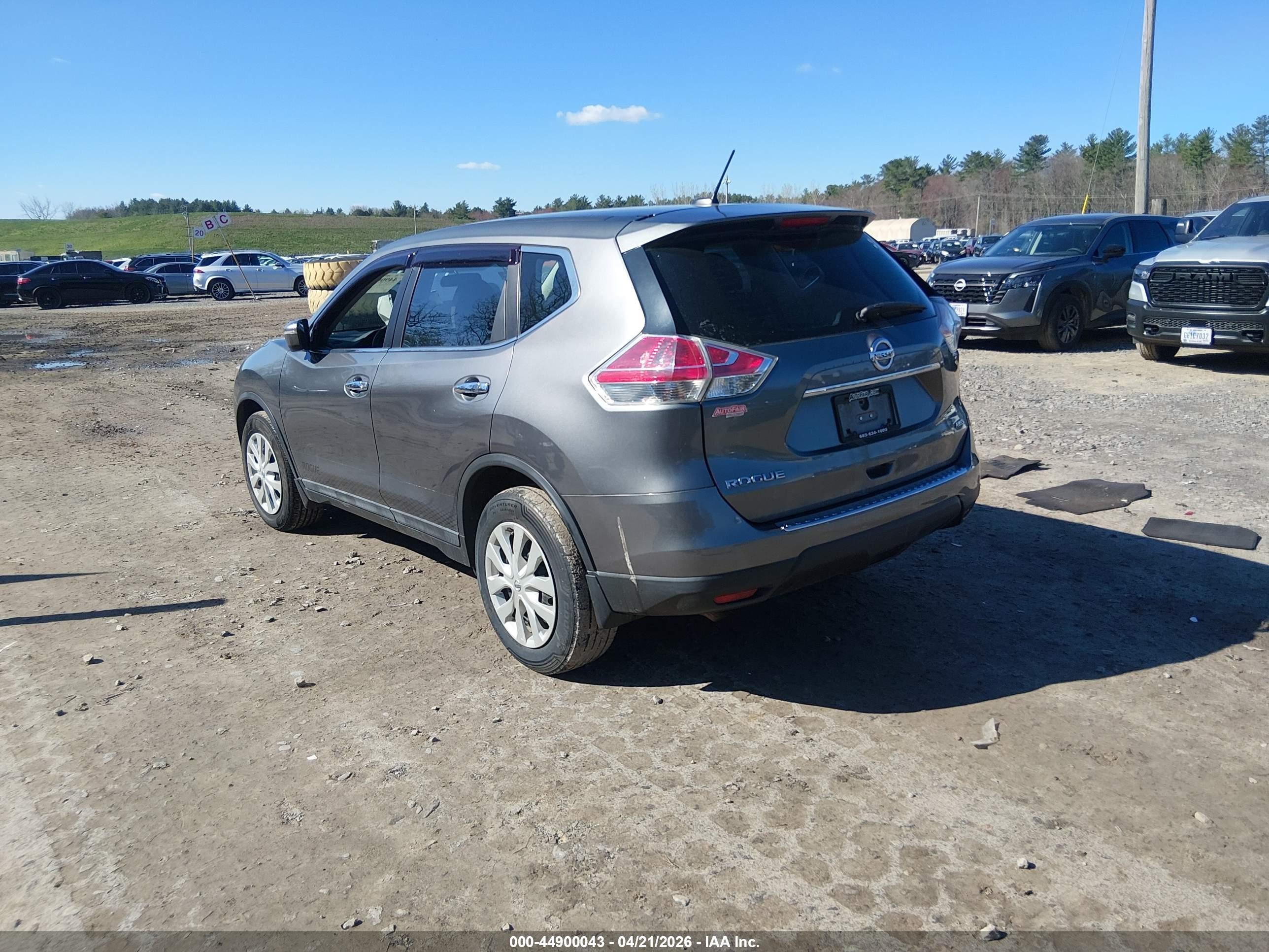 2015 Nissan Rogue S Серый vin: 5N1AT2MV8FC851110