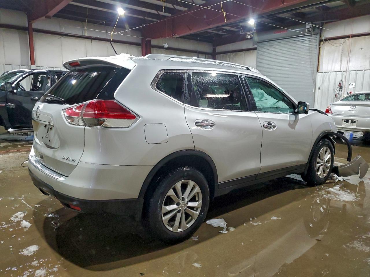 2015 Nissan Rogue Sv Silver vin: 5N1AT2MV8FC913590