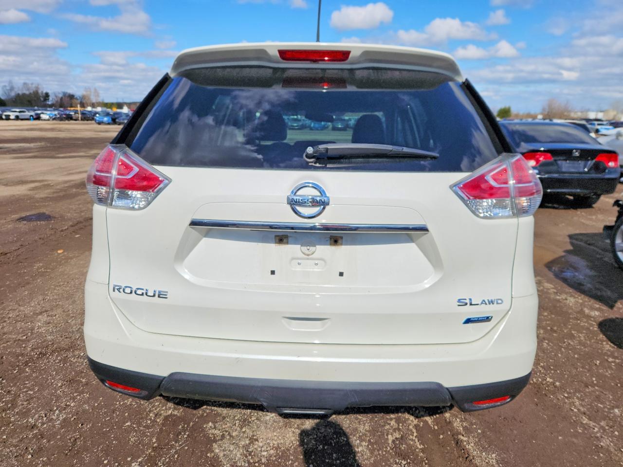 2015 Nissan Rogue S White vin: 5N1AT2MV8FC920586