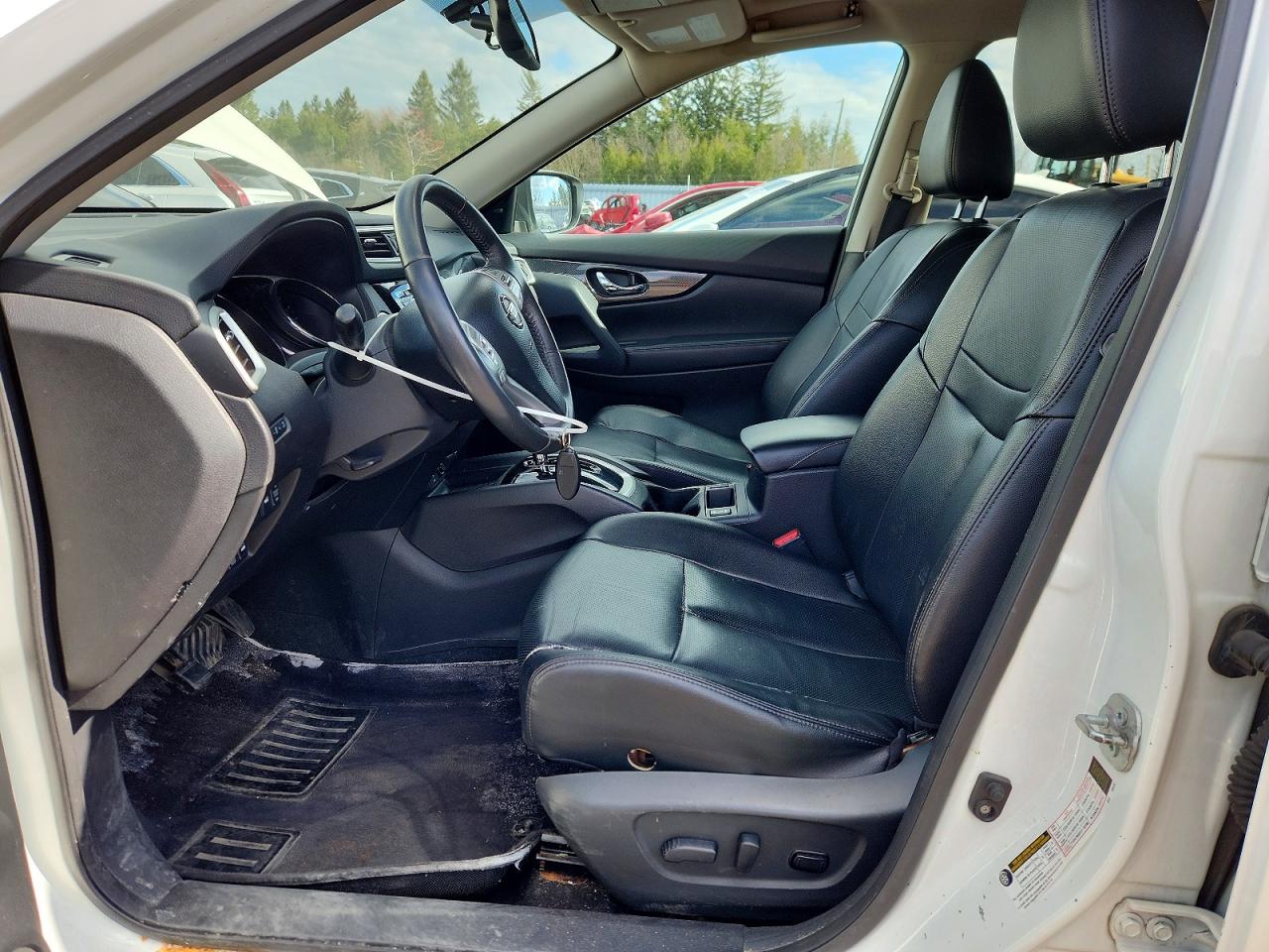 2015 Nissan Rogue S White vin: 5N1AT2MV8FC920586