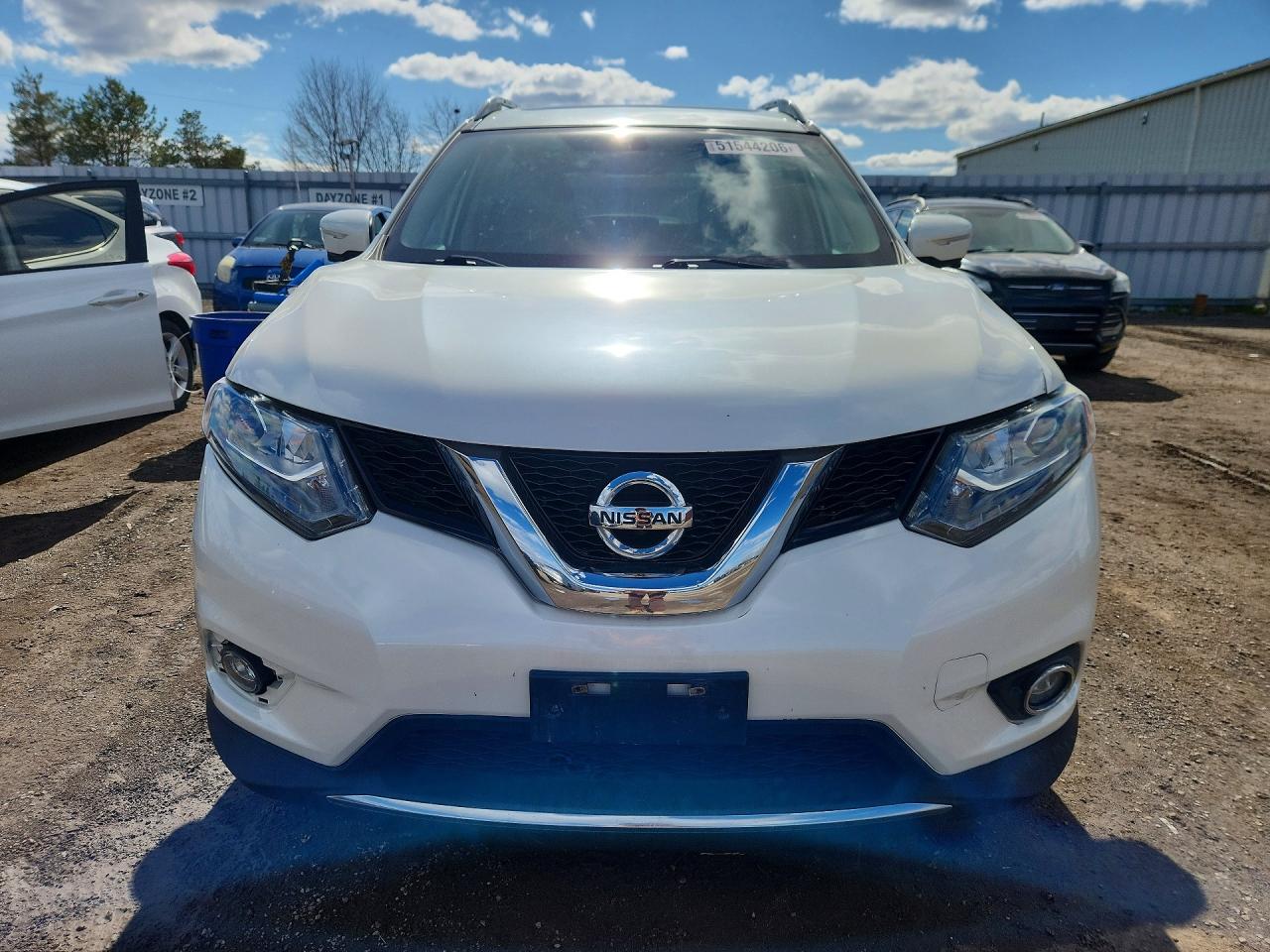 2015 Nissan Rogue S White vin: 5N1AT2MV8FC920586