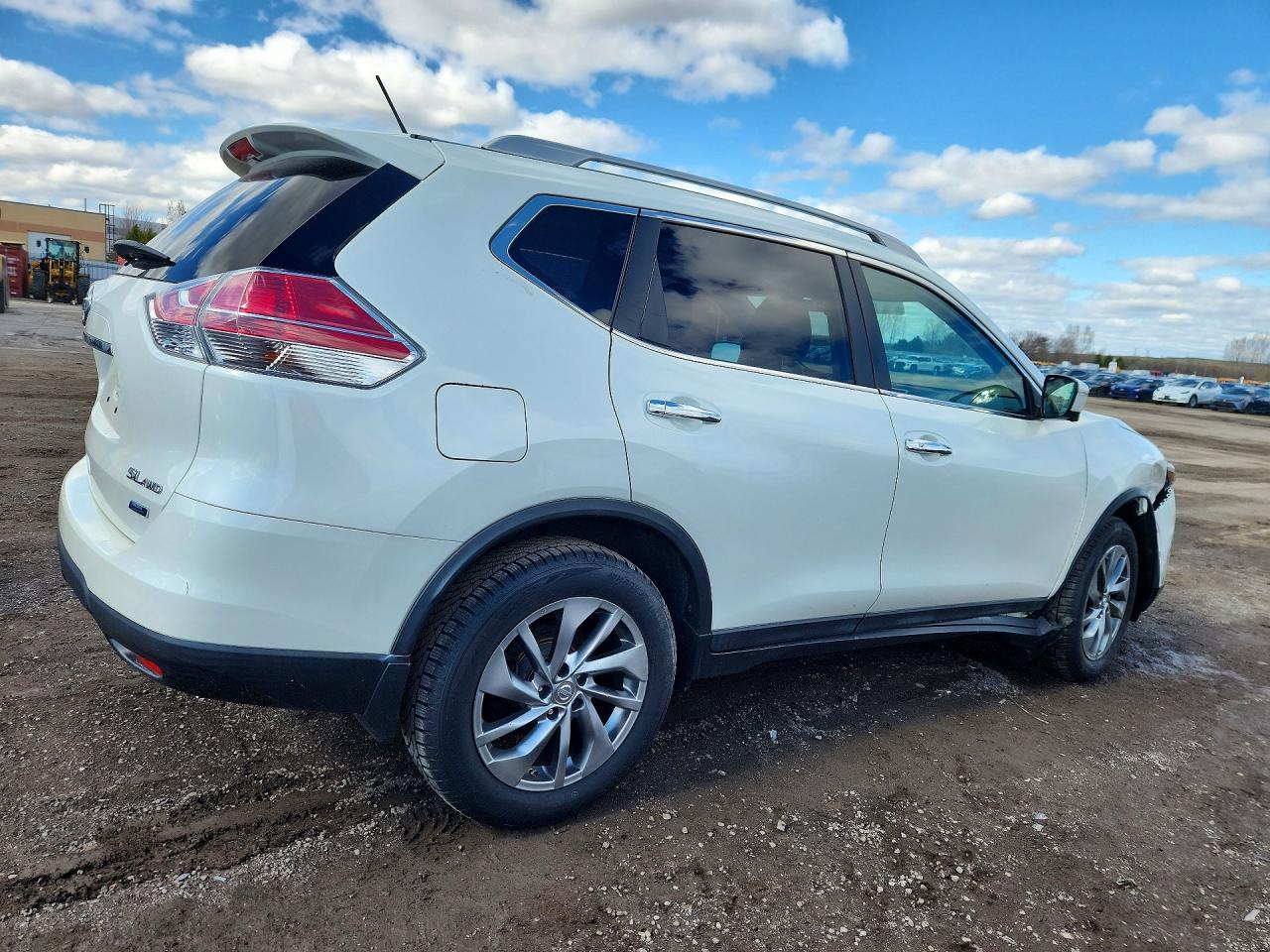 2015 Nissan Rogue S White vin: 5N1AT2MV8FC920586