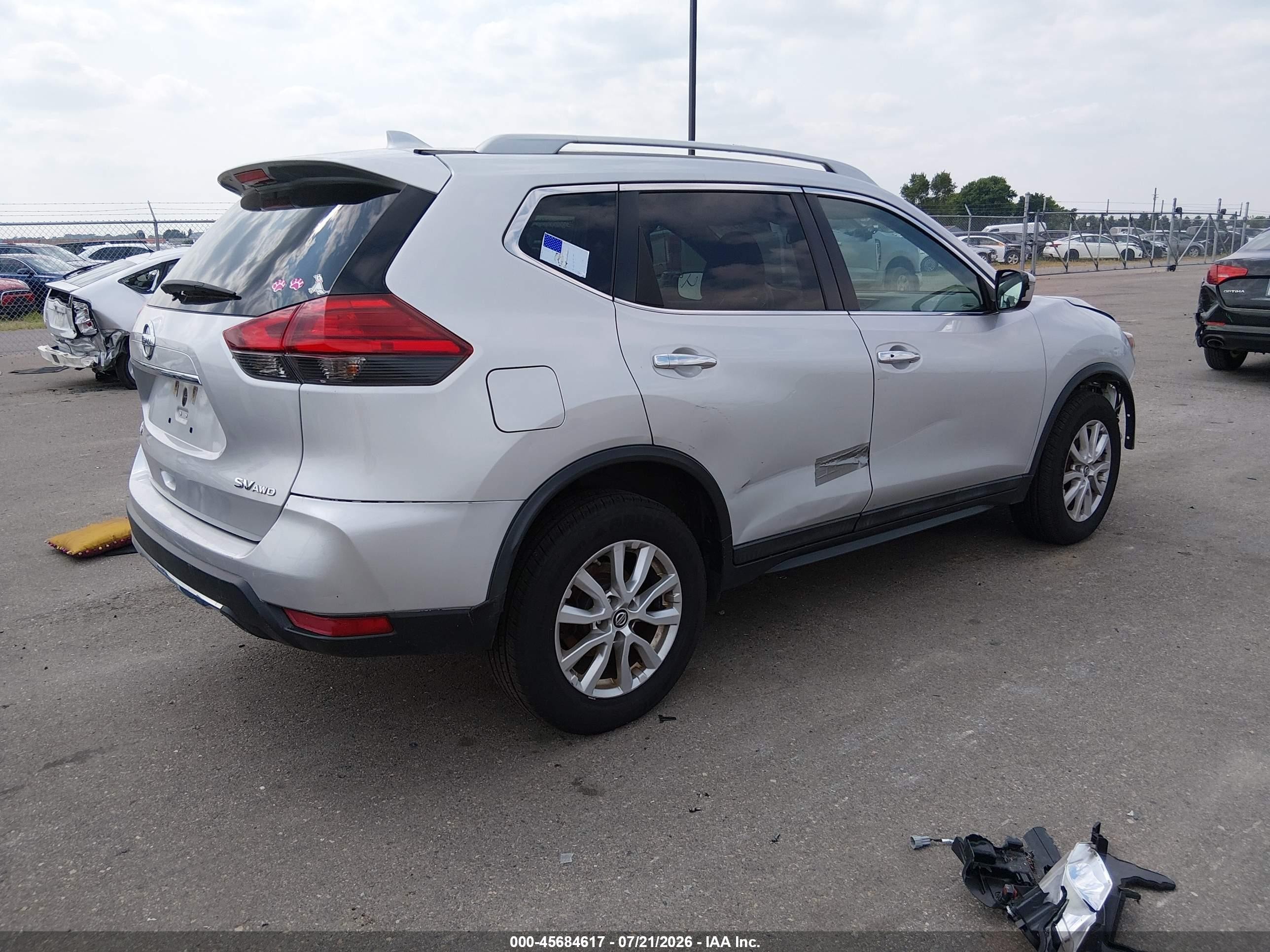 2017 Nissan Rogue Sv Silver vin: 5N1AT2MV8HC853409