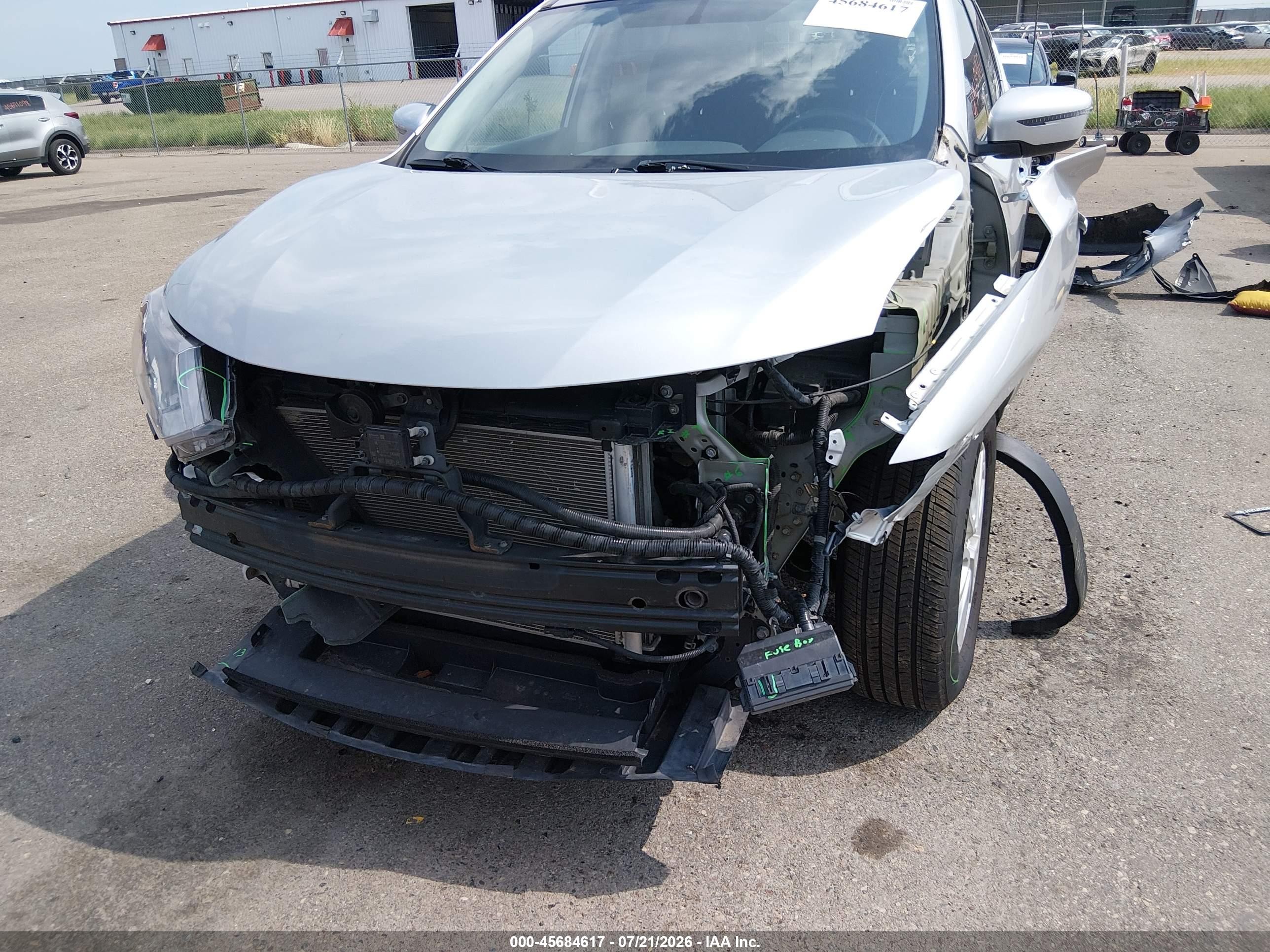 2017 Nissan Rogue Sv Silver vin: 5N1AT2MV8HC853409