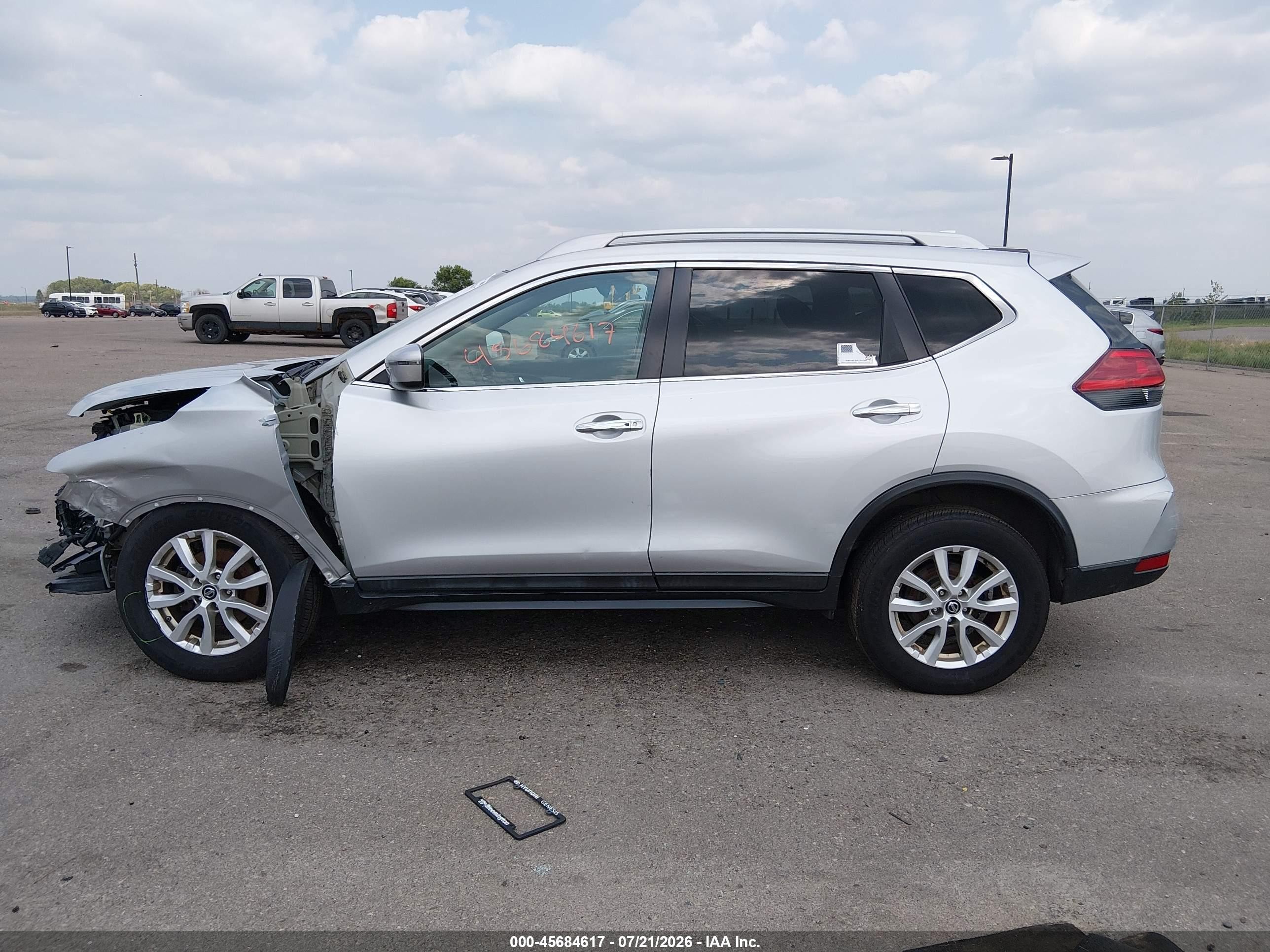 2017 Nissan Rogue Sv Silver vin: 5N1AT2MV8HC853409