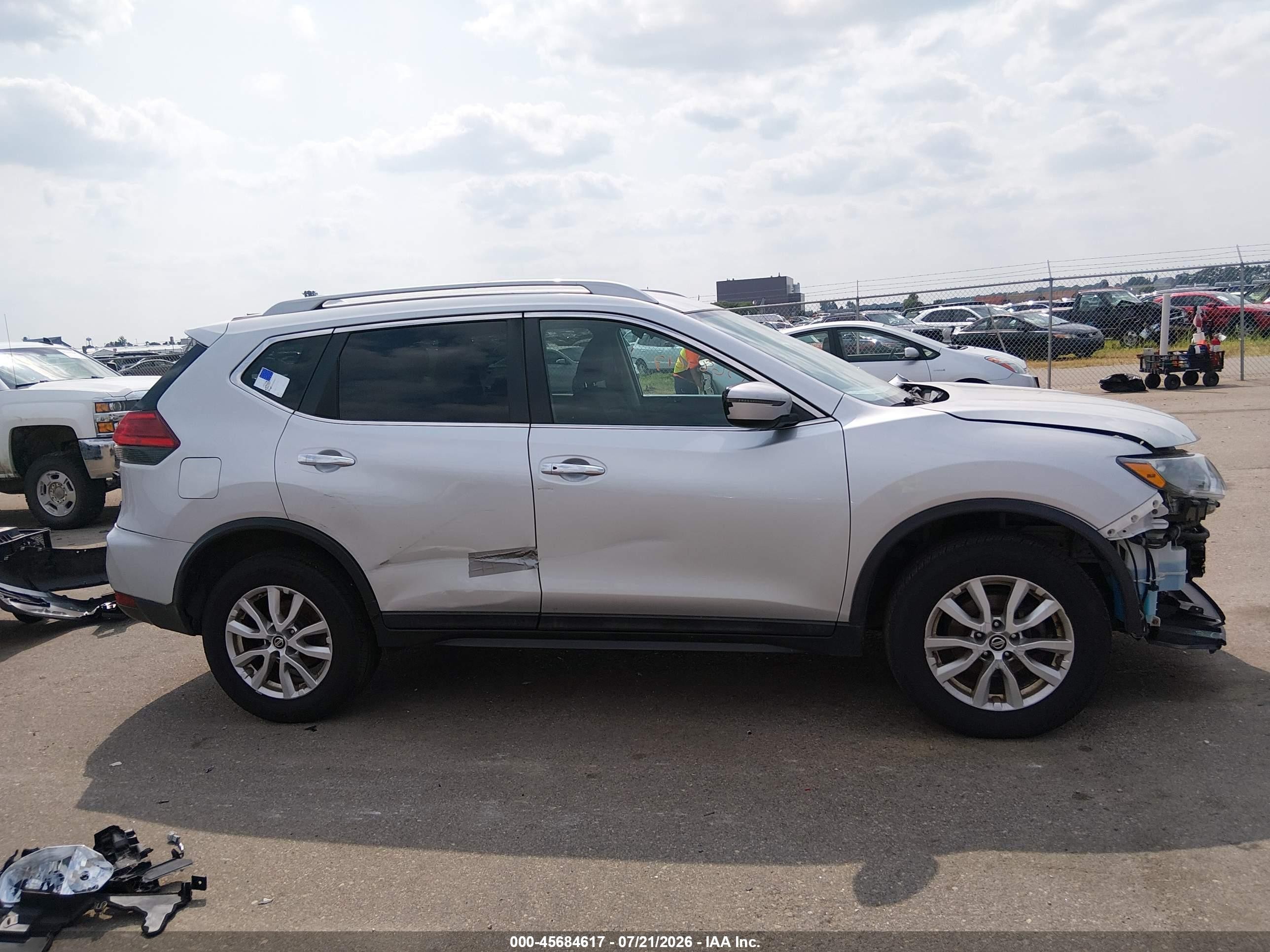 2017 Nissan Rogue Sv Silver vin: 5N1AT2MV8HC853409