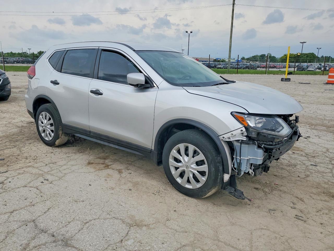 2018 Nissan Rogue S Серебряный vin: 5N1AT2MV8JC731834