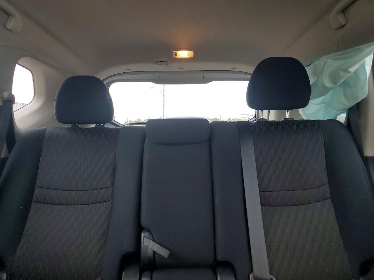 2018 Nissan Rogue S Серебряный vin: 5N1AT2MV8JC731834