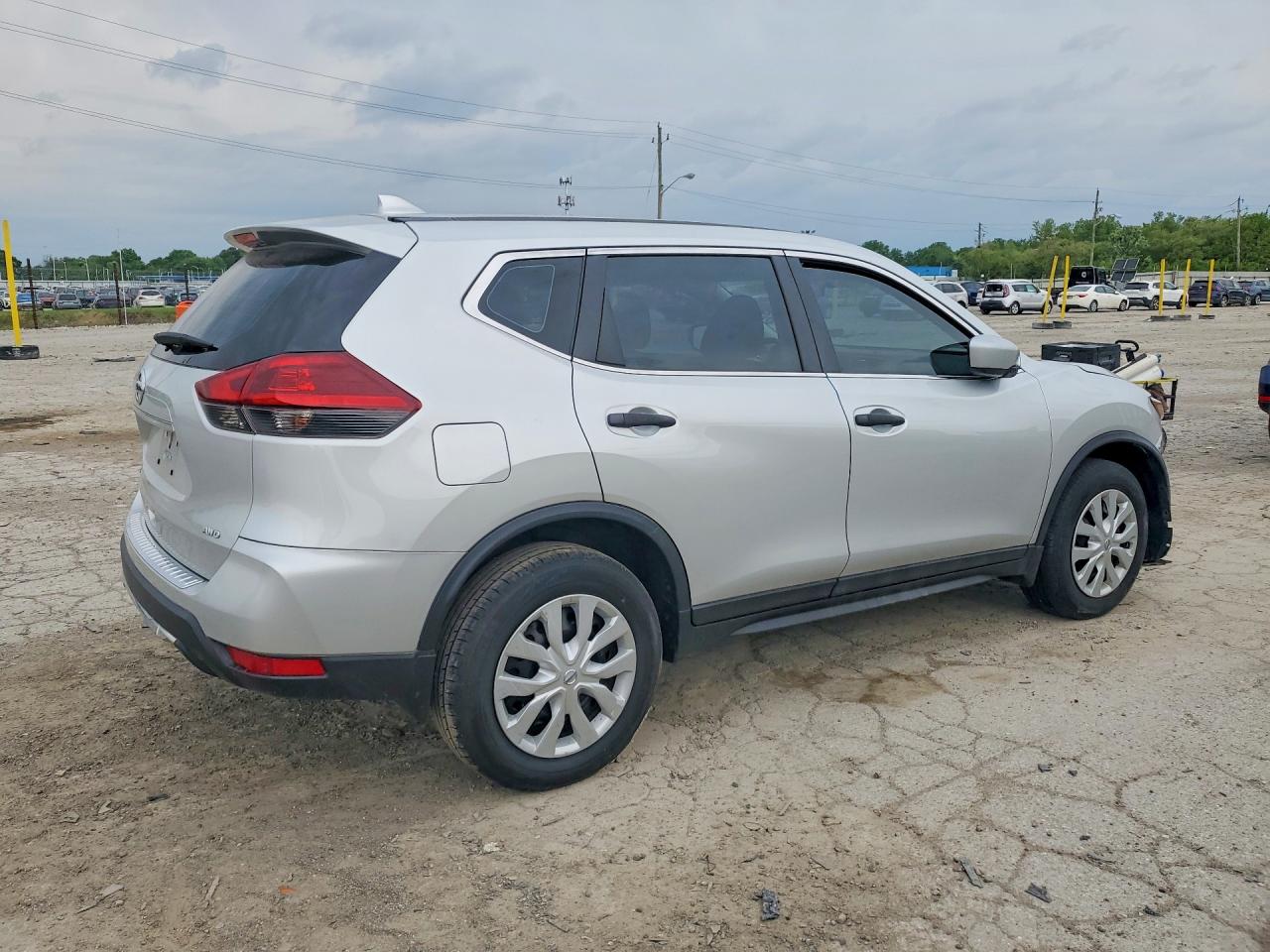 2018 Nissan Rogue S Серебряный vin: 5N1AT2MV8JC731834