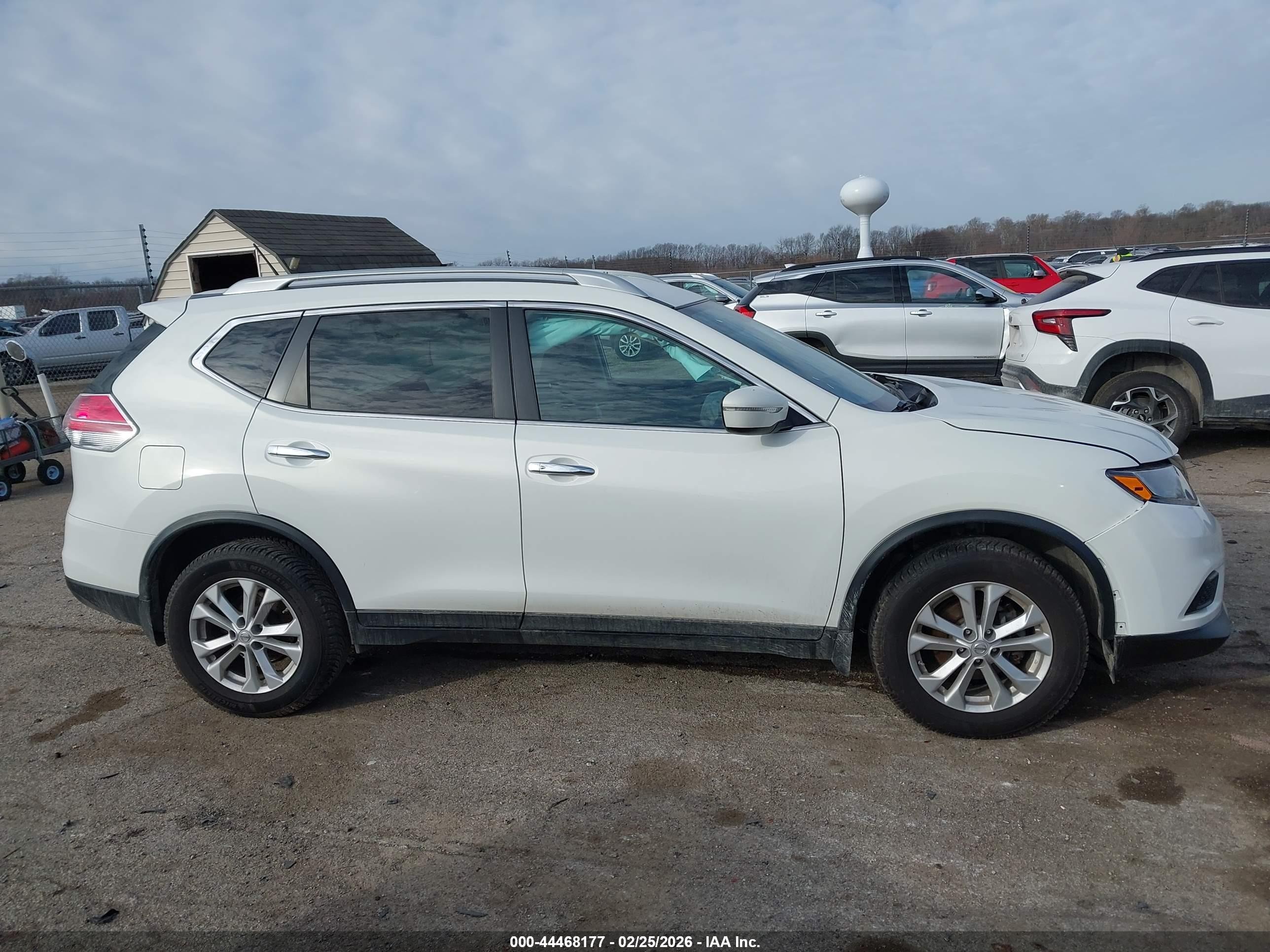 2014 Nissan Rogue Sv Белый vin: 5N1AT2MV9EC755775