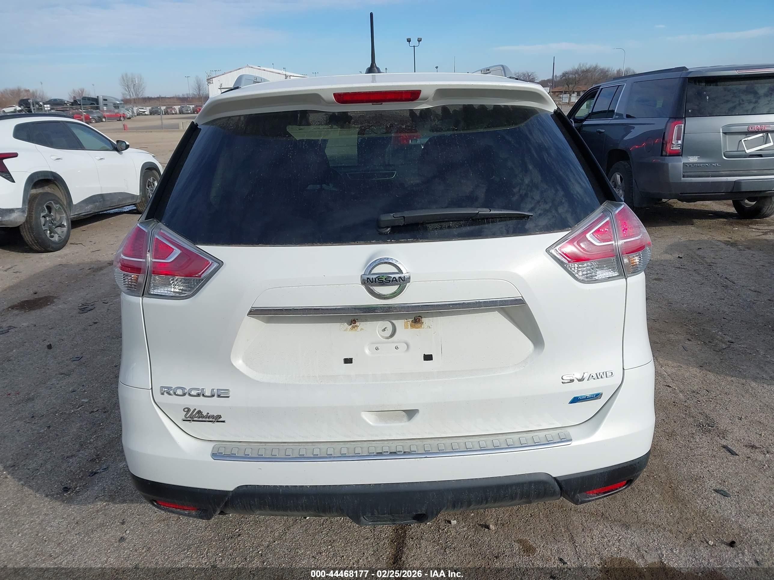 2014 Nissan Rogue Sv Белый vin: 5N1AT2MV9EC755775