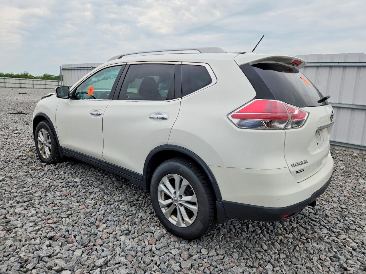 2014 Nissan Rogue White vin: 5N1AT2MV9EC775492