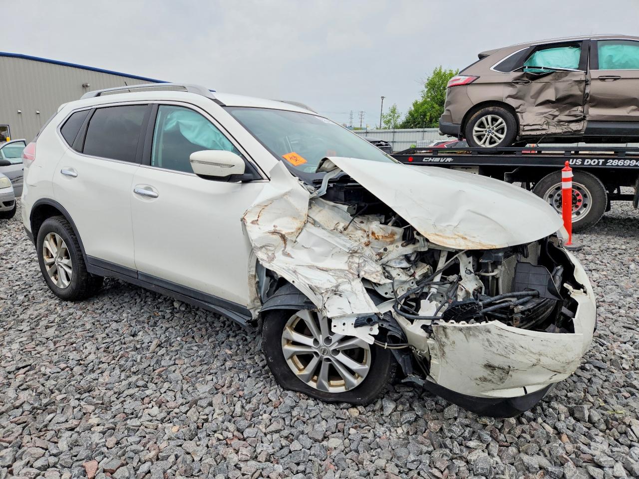 2014 Nissan Rogue White vin: 5N1AT2MV9EC775492