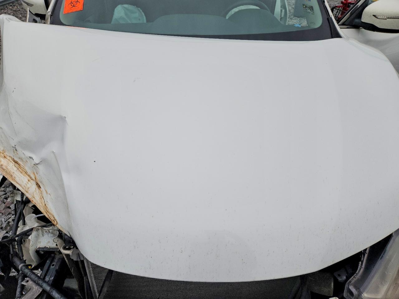 2014 Nissan Rogue White vin: 5N1AT2MV9EC775492