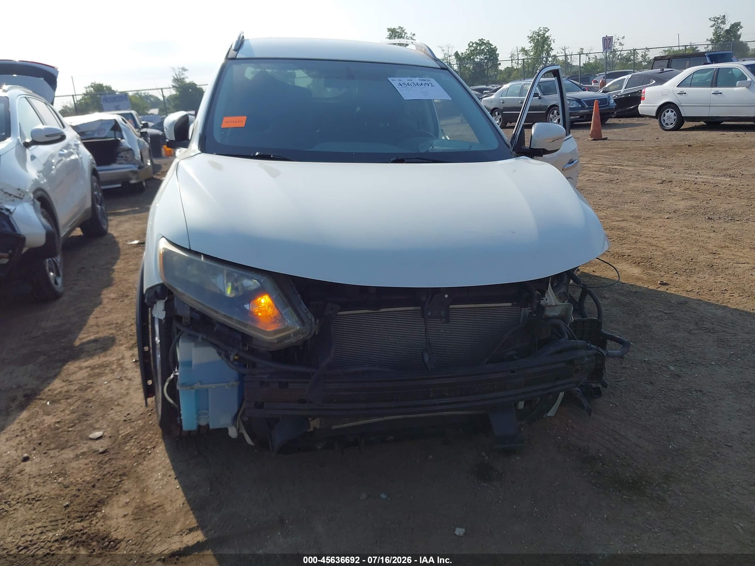 2014 Nissan Rogue Sv White vin: 5N1AT2MV9EC843788