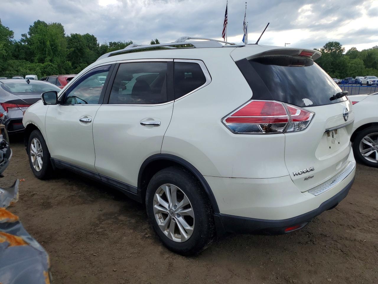 2015 Nissan Rogue Sv Белый vin: 5N1AT2MV9FC779818