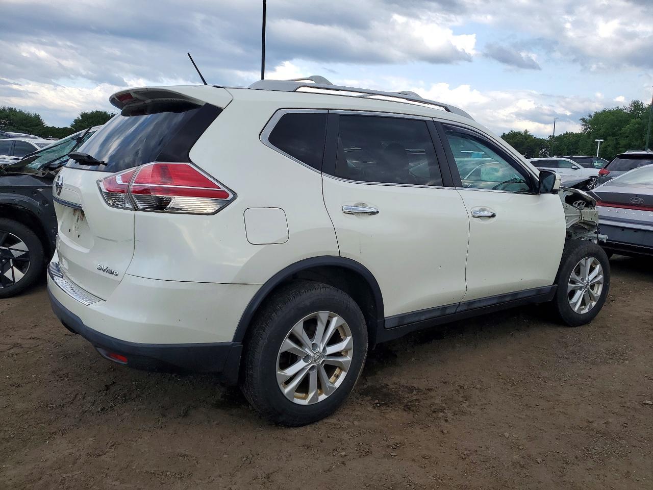 2015 Nissan Rogue Sv Белый vin: 5N1AT2MV9FC779818