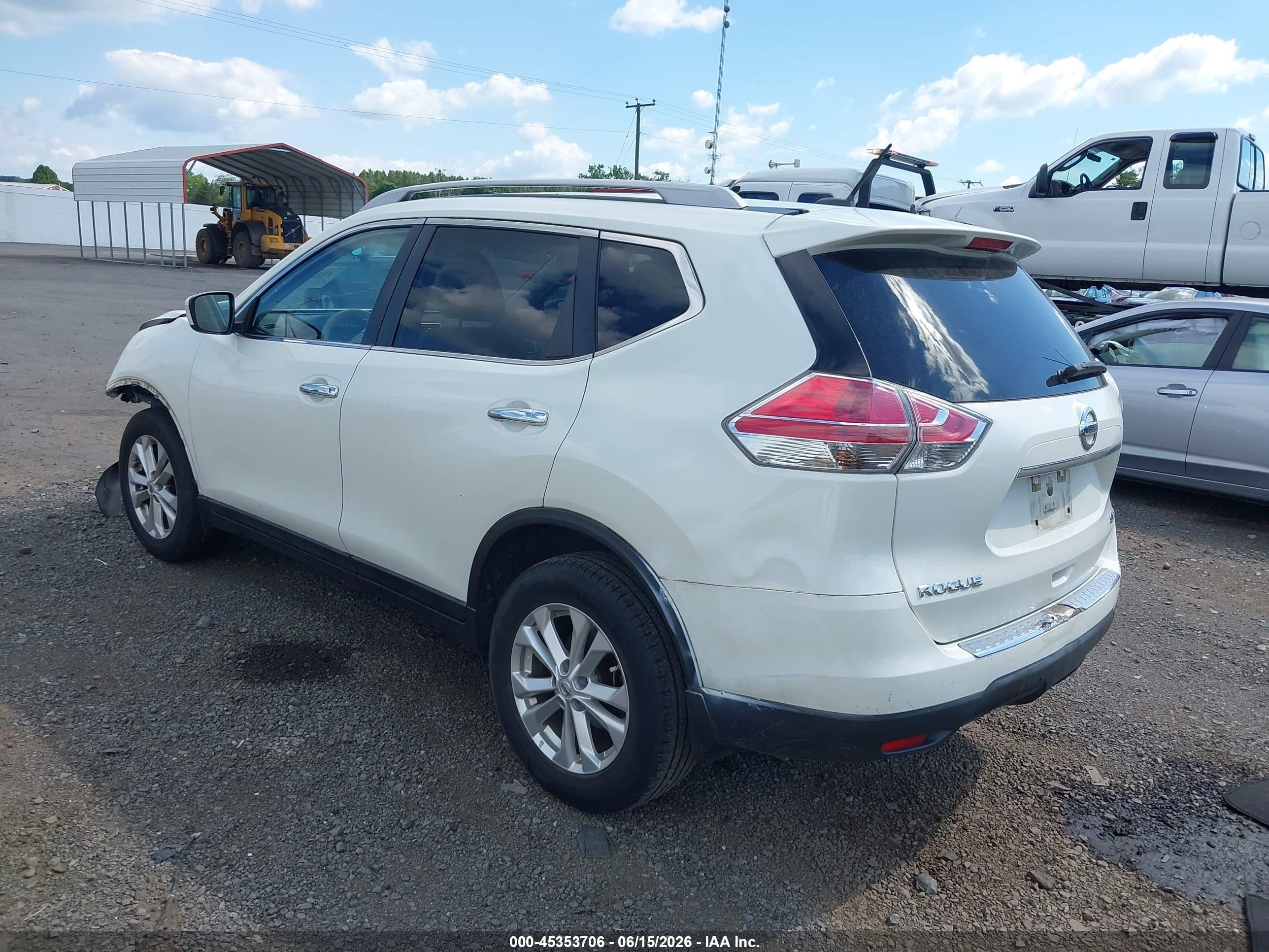 2015 Nissan Rogue Sv Белый vin: 5N1AT2MV9FC787448