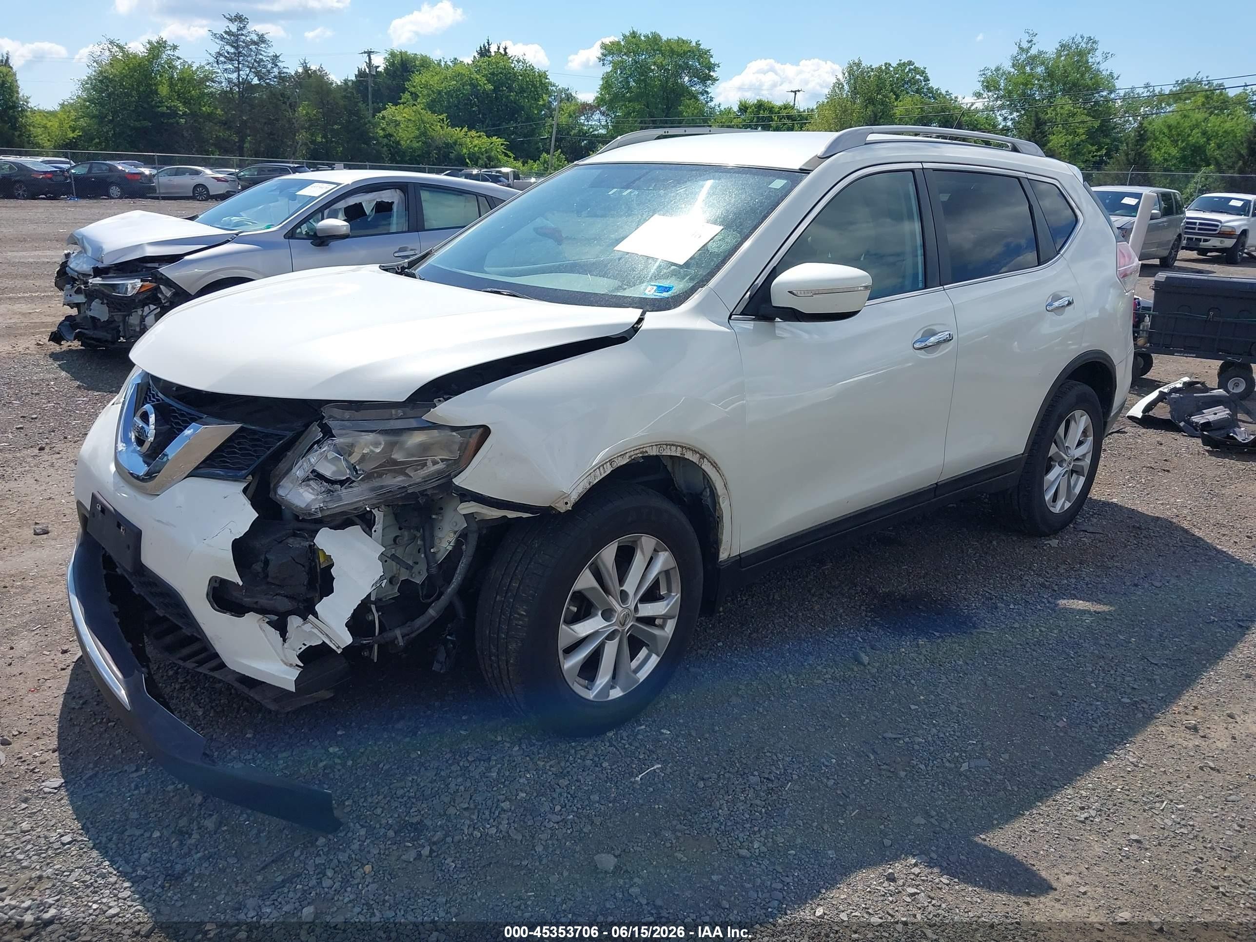2015 Nissan Rogue Sv Белый vin: 5N1AT2MV9FC787448