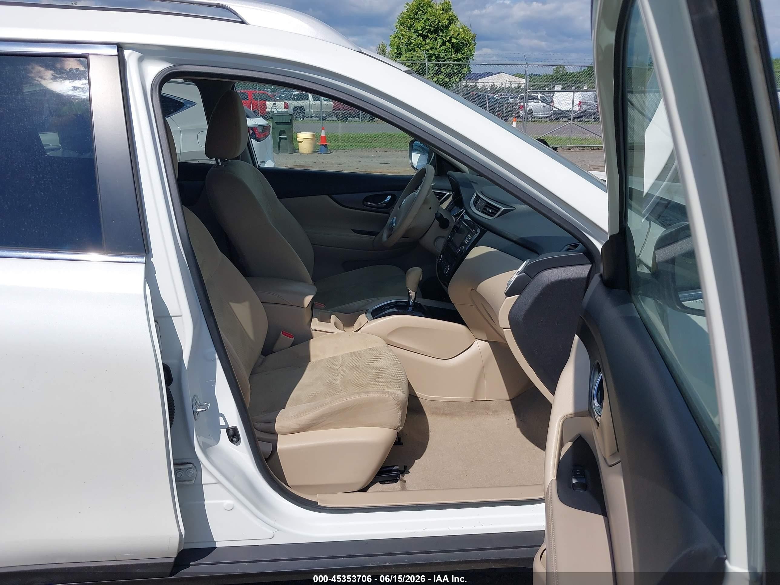 2015 Nissan Rogue Sv Белый vin: 5N1AT2MV9FC787448