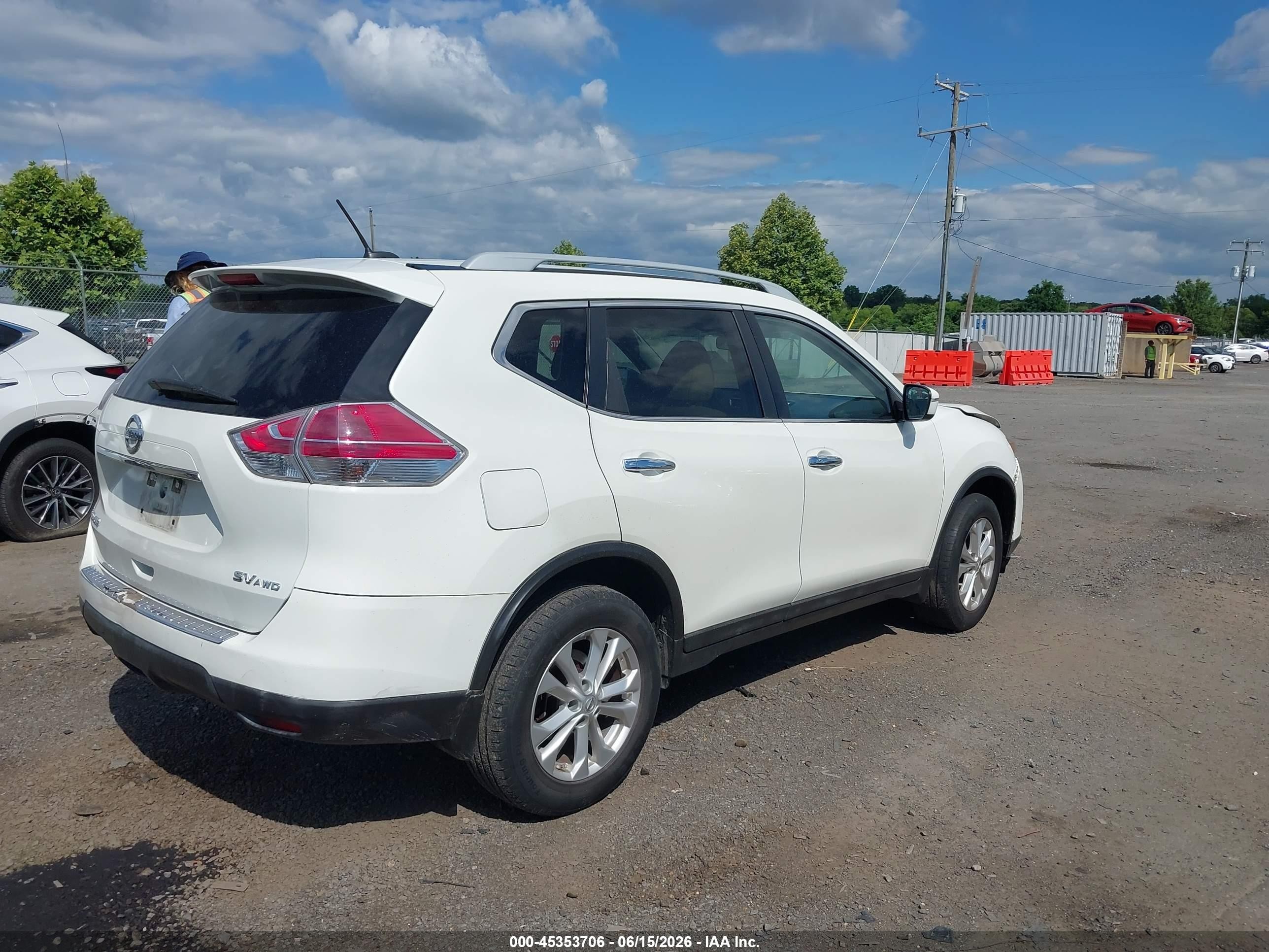 2015 Nissan Rogue Sv Белый vin: 5N1AT2MV9FC787448