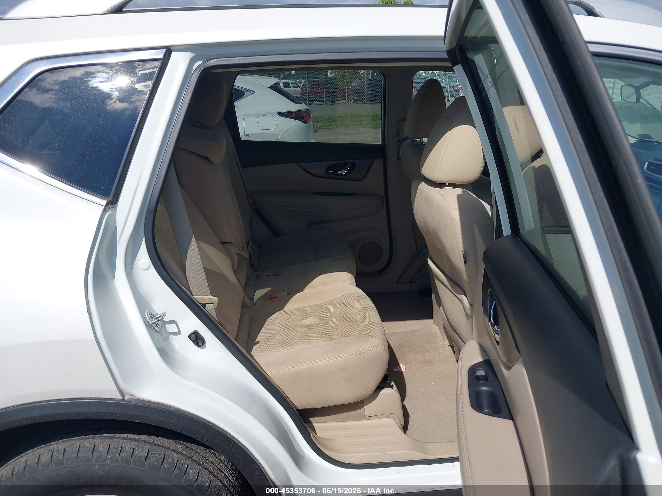 2015 Nissan Rogue Sv Белый vin: 5N1AT2MV9FC787448