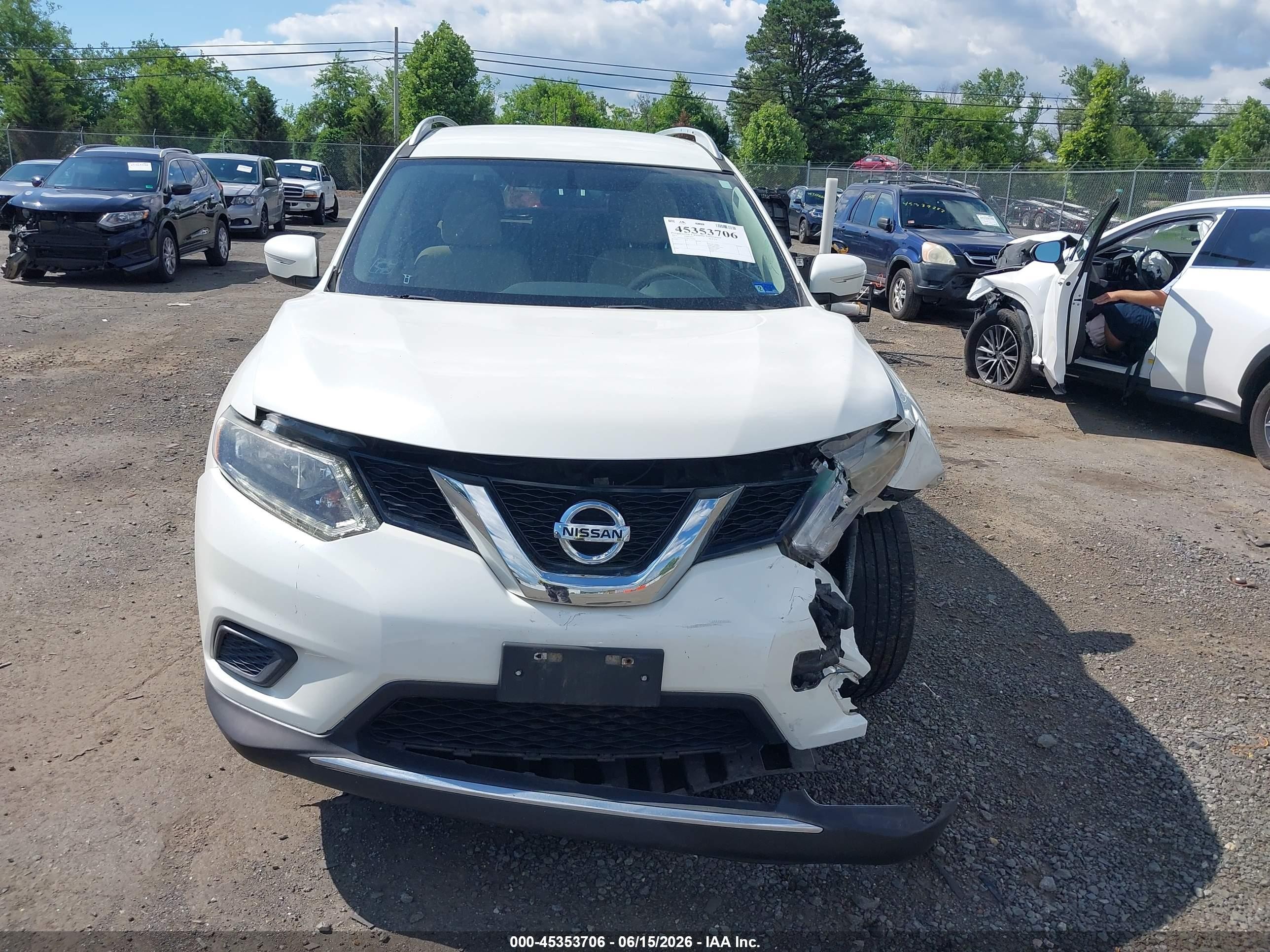 2015 Nissan Rogue Sv Белый vin: 5N1AT2MV9FC787448