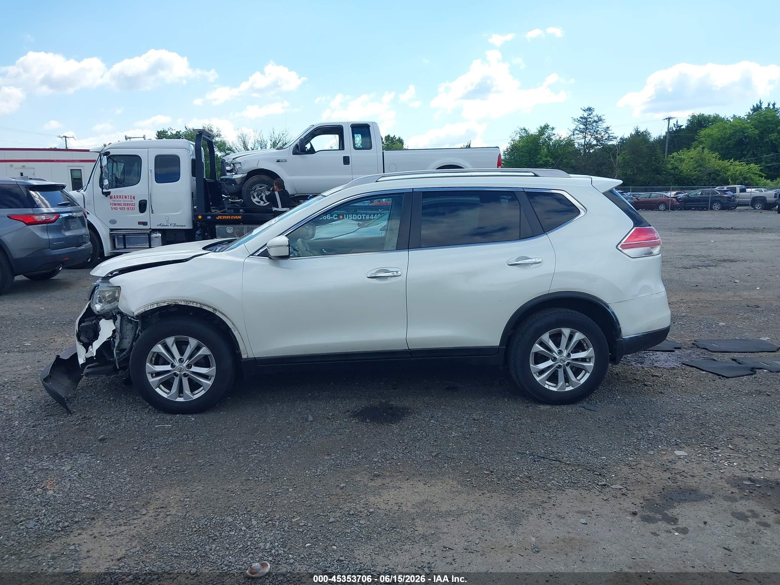 2015 Nissan Rogue Sv Белый vin: 5N1AT2MV9FC787448