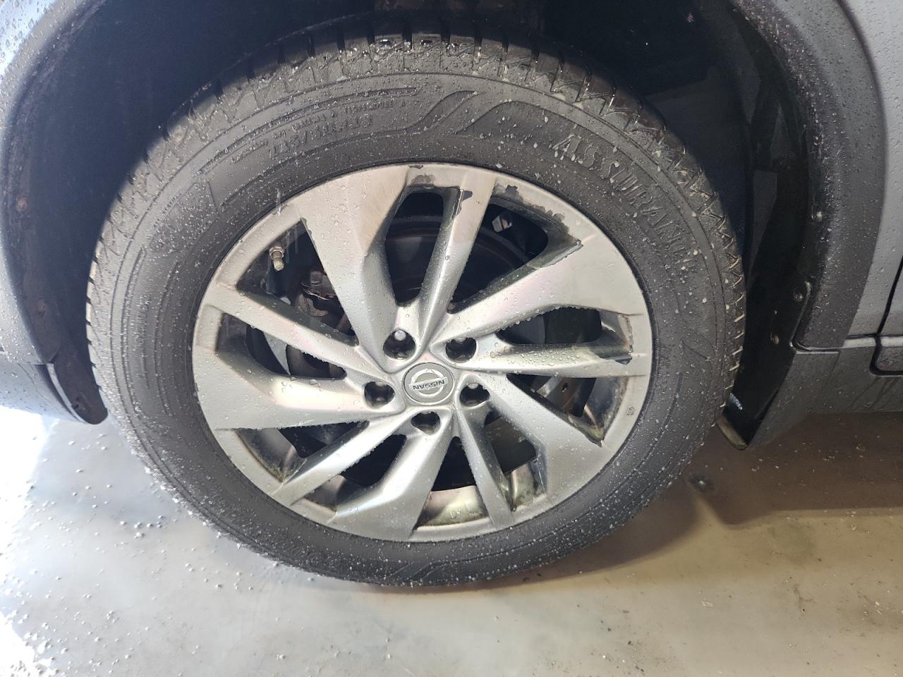 2015 Nissan Rogue Sl Gray vin: 5N1AT2MV9FC792519 Damage: Left Front Wheel, Peeling, 7 To 8 Inches