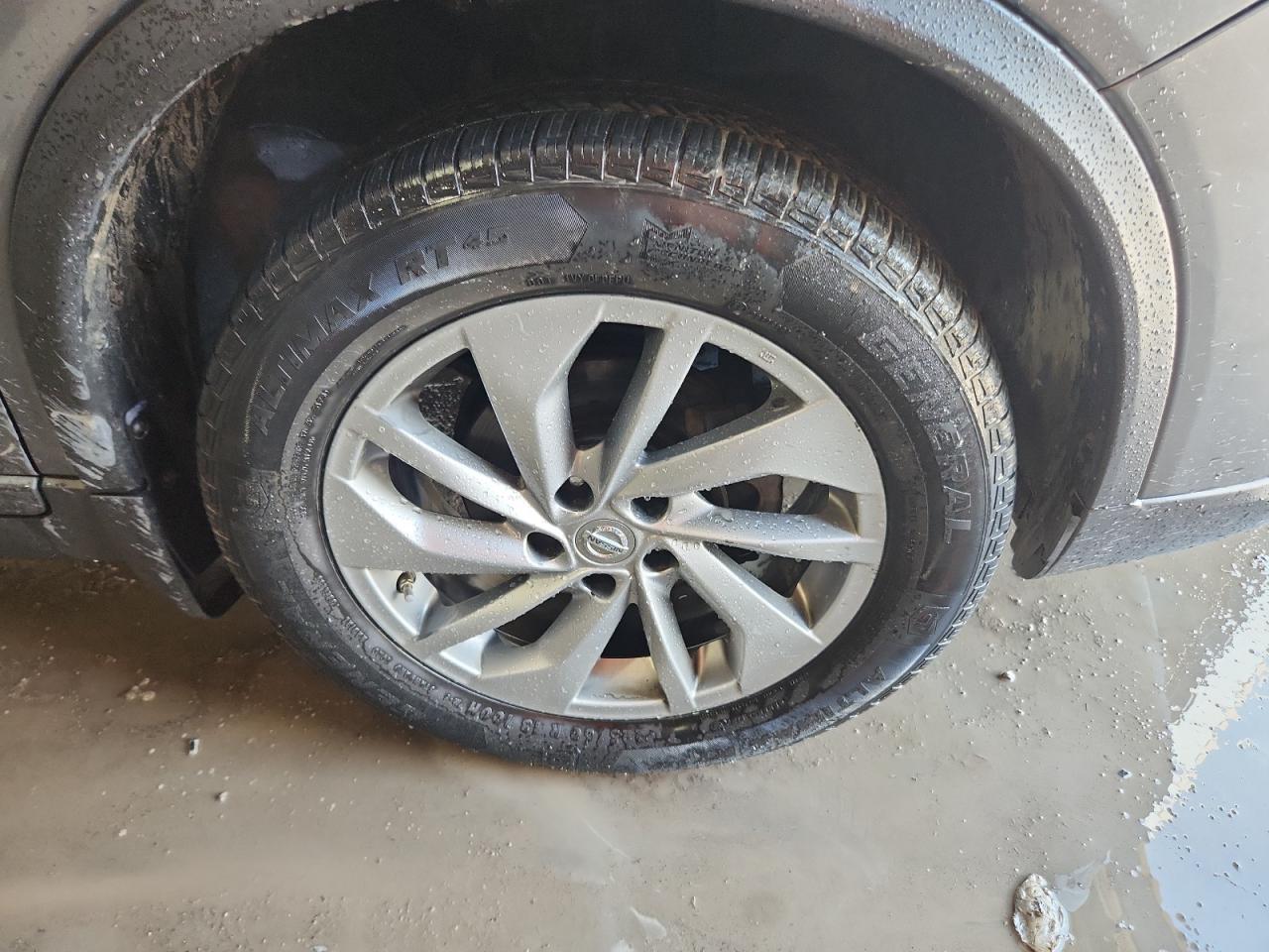 2015 Nissan Rogue Sl Gray vin: 5N1AT2MV9FC792519 Damage: Right Front Wheel, Curb Rash, 1/2 To 1 Inch