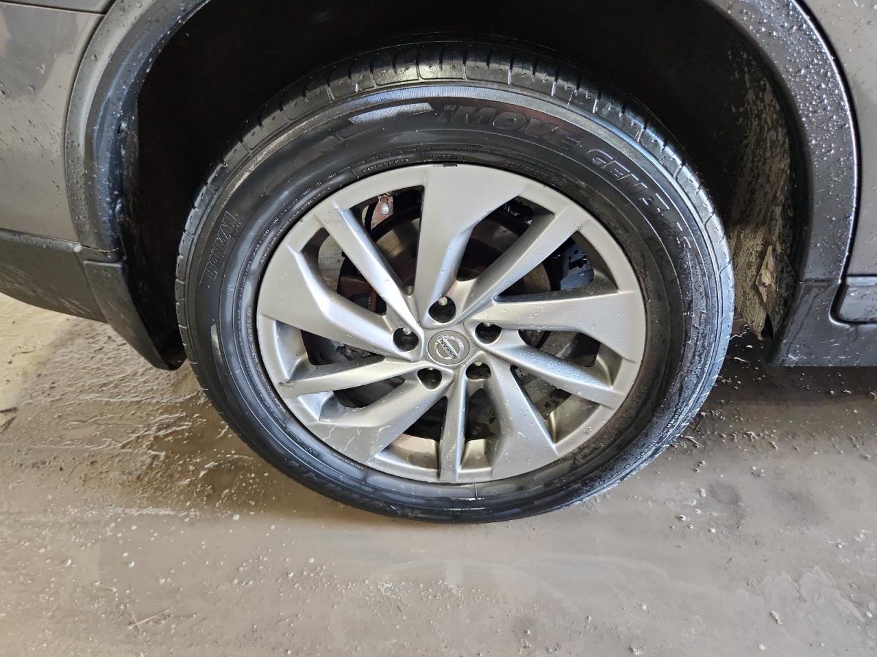 2015 Nissan Rogue Sl Gray vin: 5N1AT2MV9FC792519 Damage: Right Rear Wheel, Curb Rash, 2 To 3 Inches