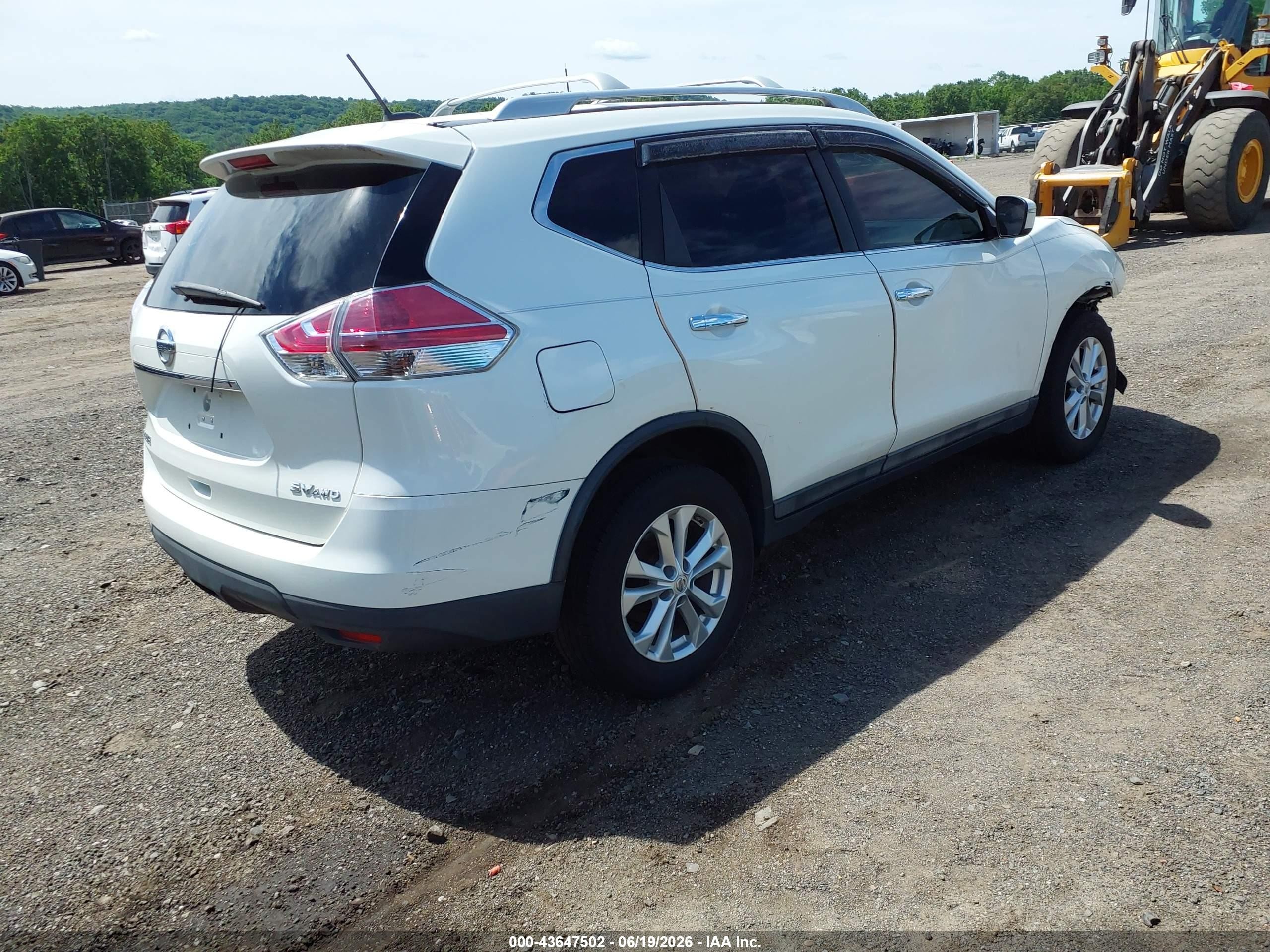 2015 Nissan Rogue Sv Белый vin: 5N1AT2MV9FC822330