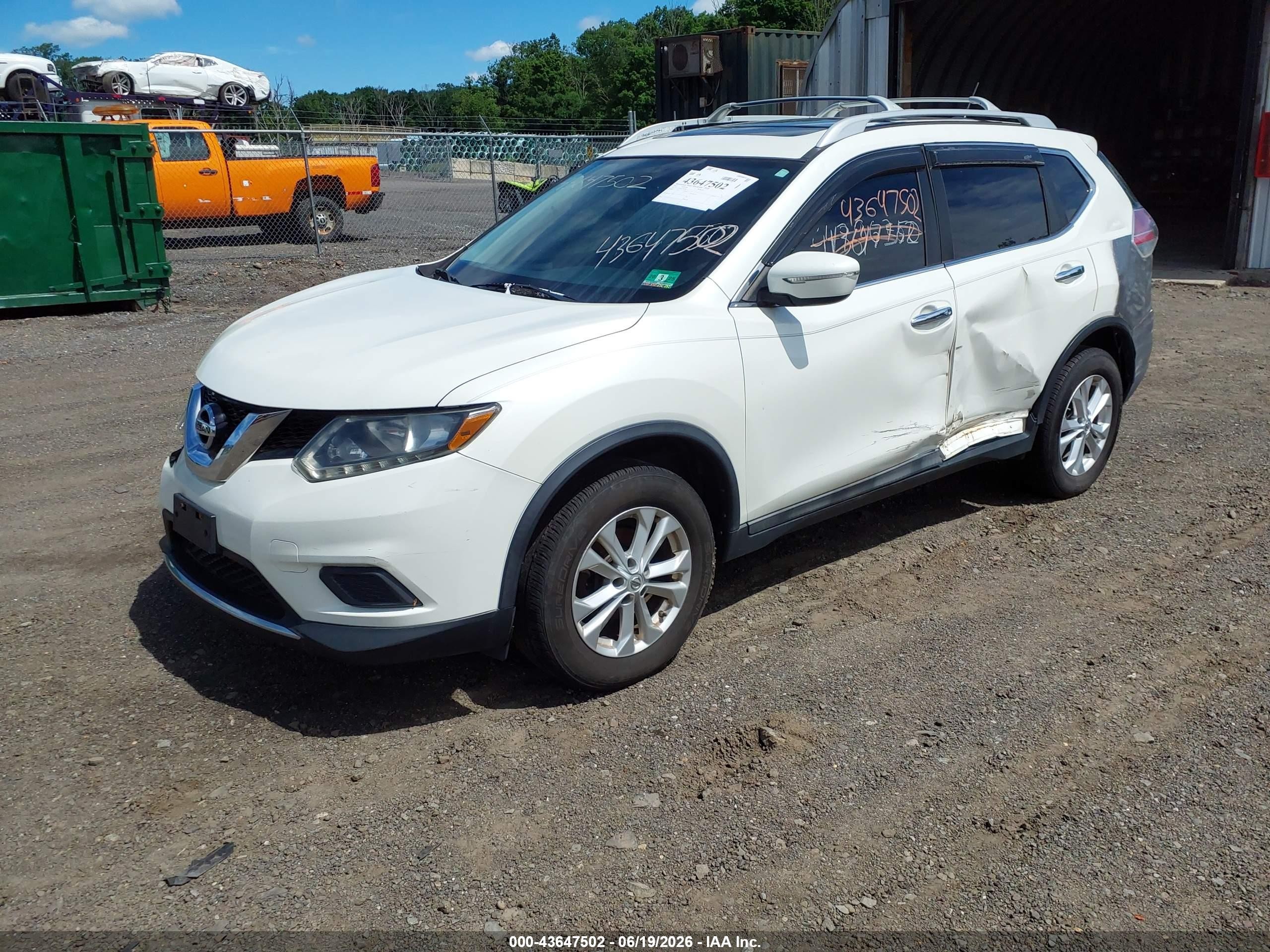 2015 Nissan Rogue Sv Белый vin: 5N1AT2MV9FC822330