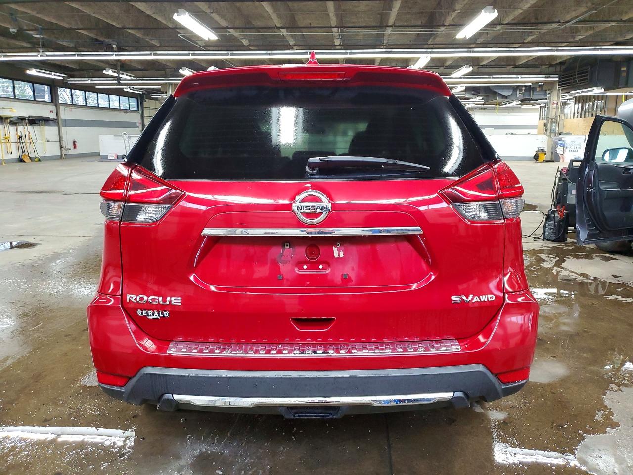 2017 Nissan Rogue Sv Красный vin: 5N1AT2MV9HC832231