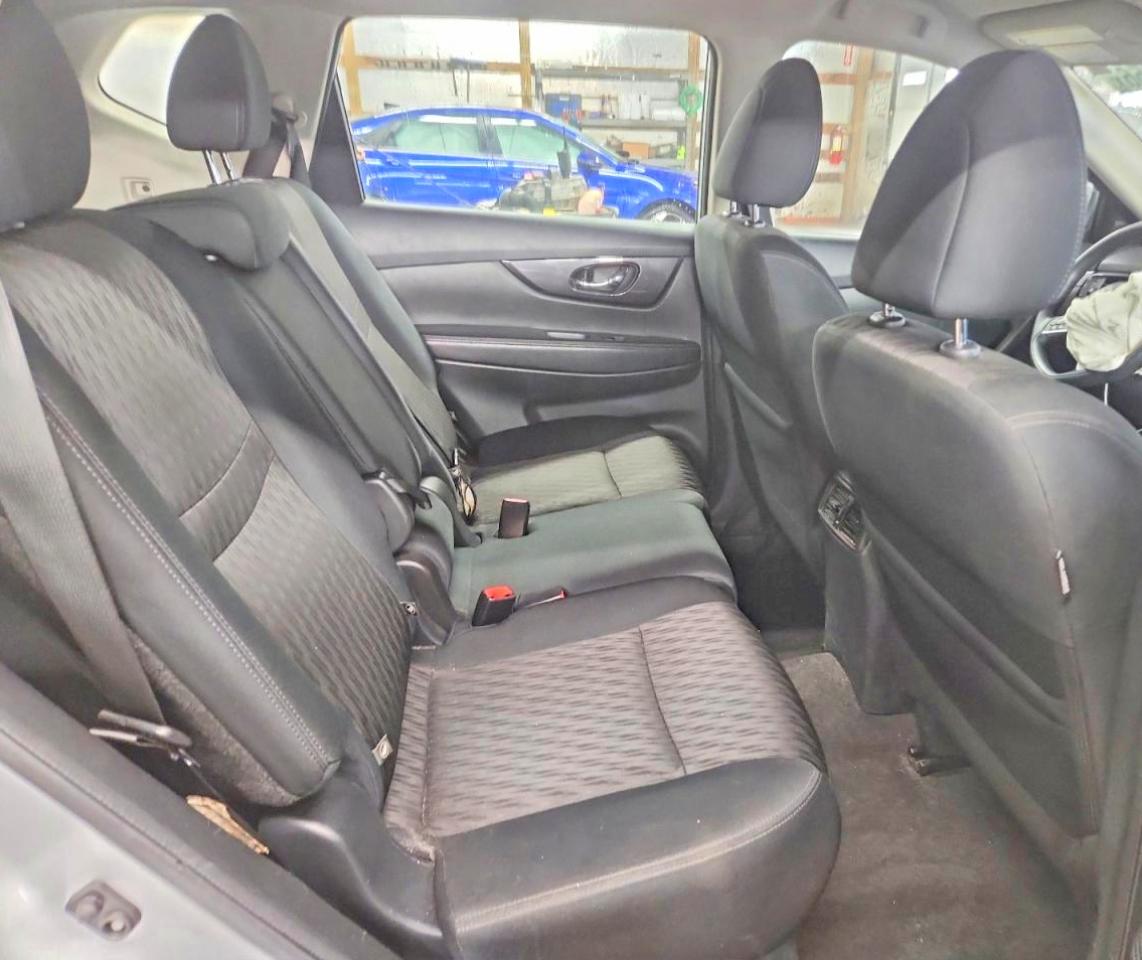 2018 Nissan Rogue S Серебряный vin: 5N1AT2MV9JC755432