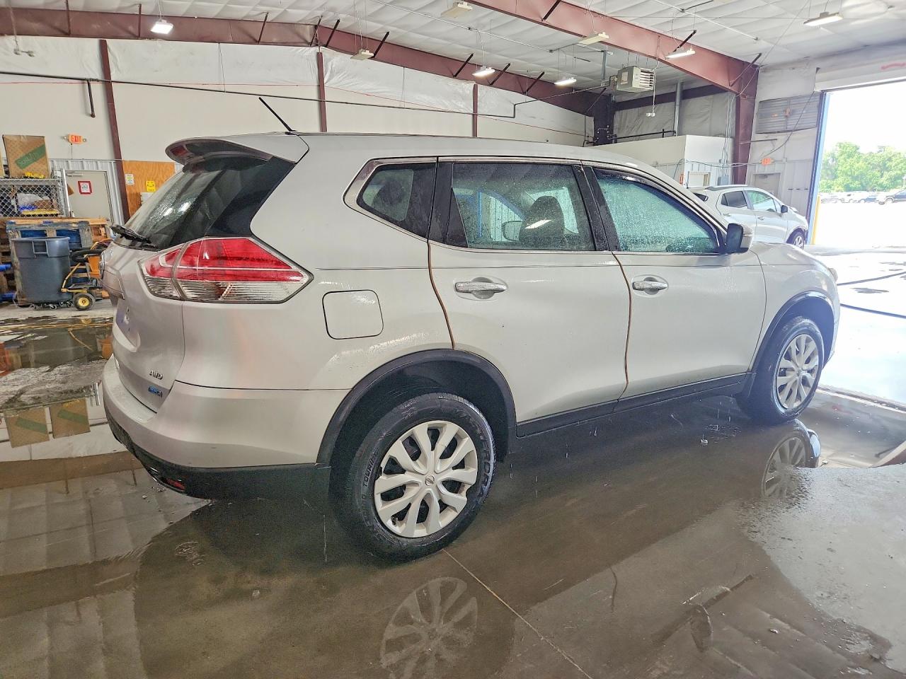 2014 Nissan Rogue S Silver vin: 5N1AT2MVXEC768471