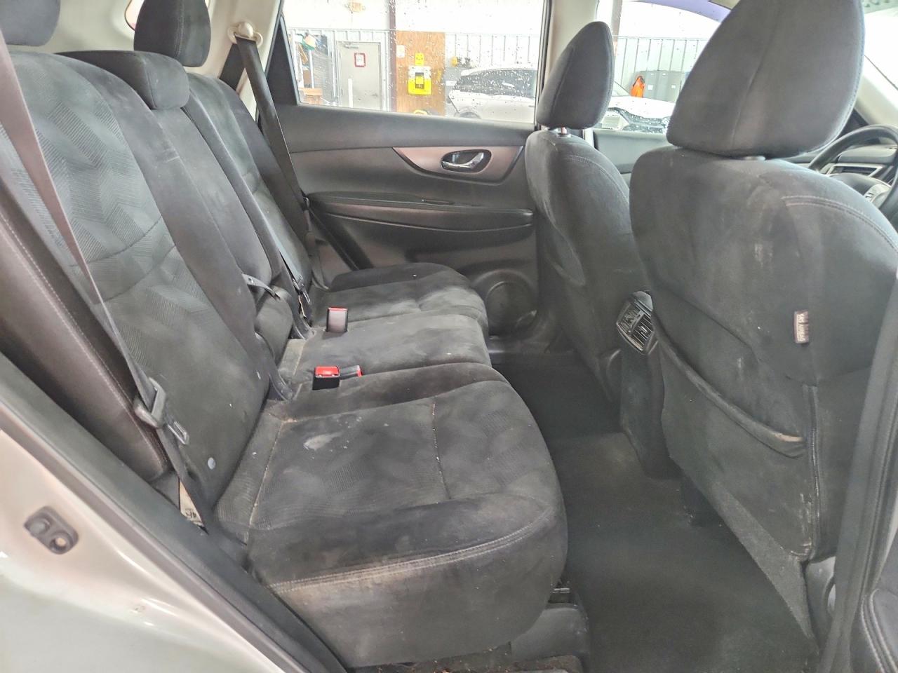 2014 Nissan Rogue S Silver vin: 5N1AT2MVXEC768471