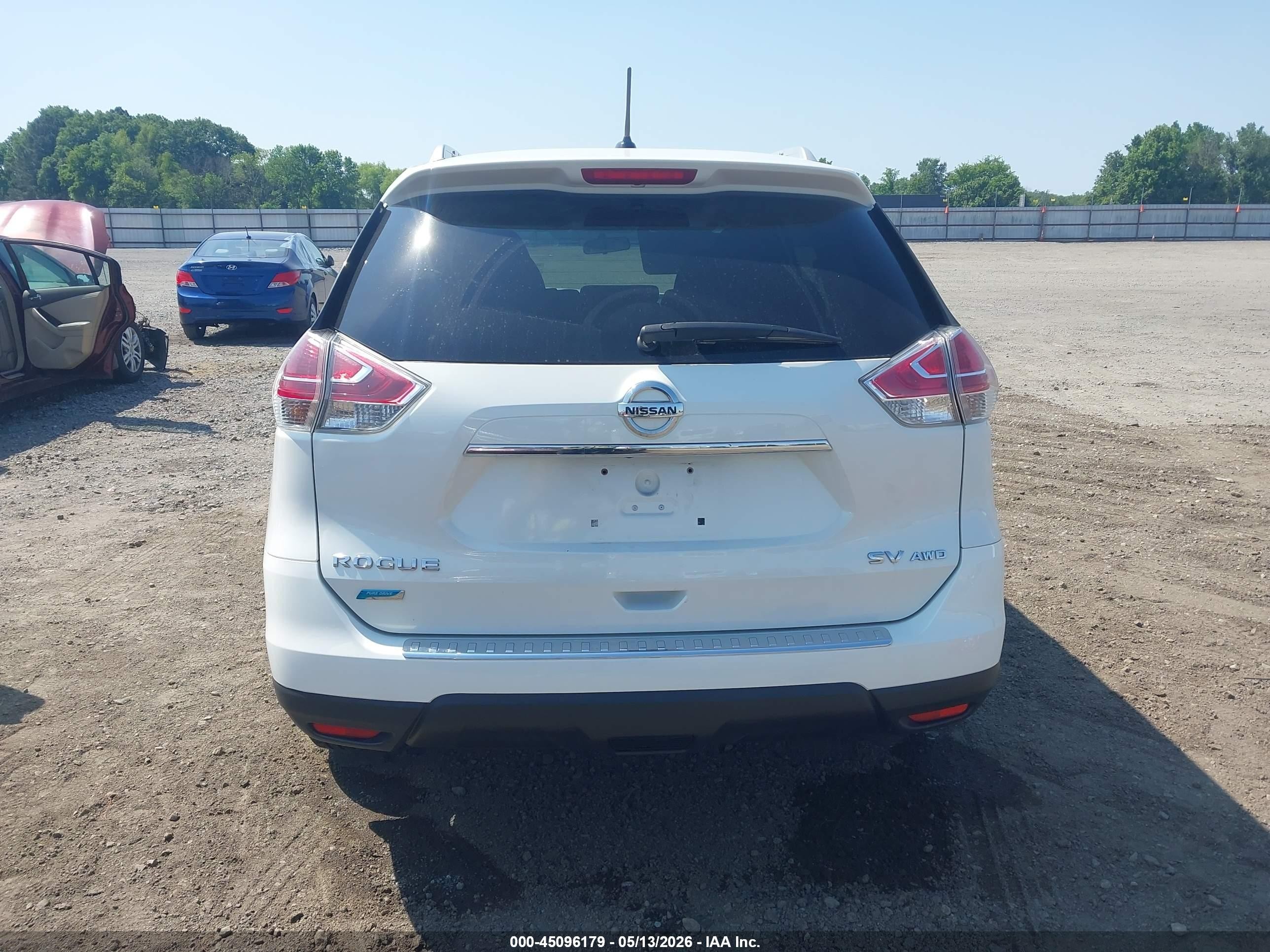 2014 Nissan Rogue Sv White vin: 5N1AT2MVXEC783276