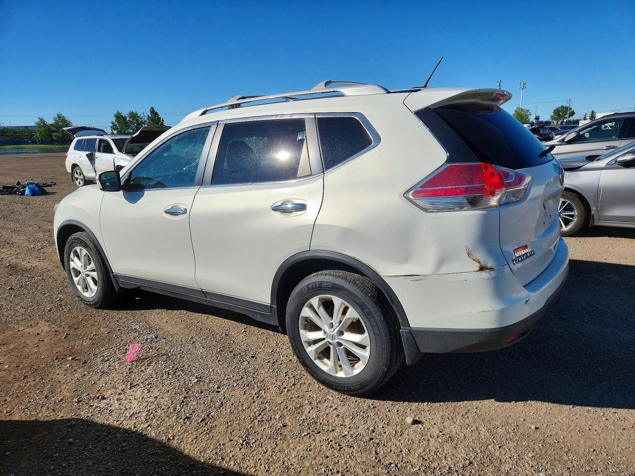 2014 Nissan Rogue S White vin: 5N1AT2MVXEC820827