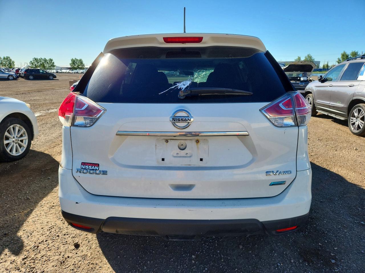 2014 Nissan Rogue S White vin: 5N1AT2MVXEC820827