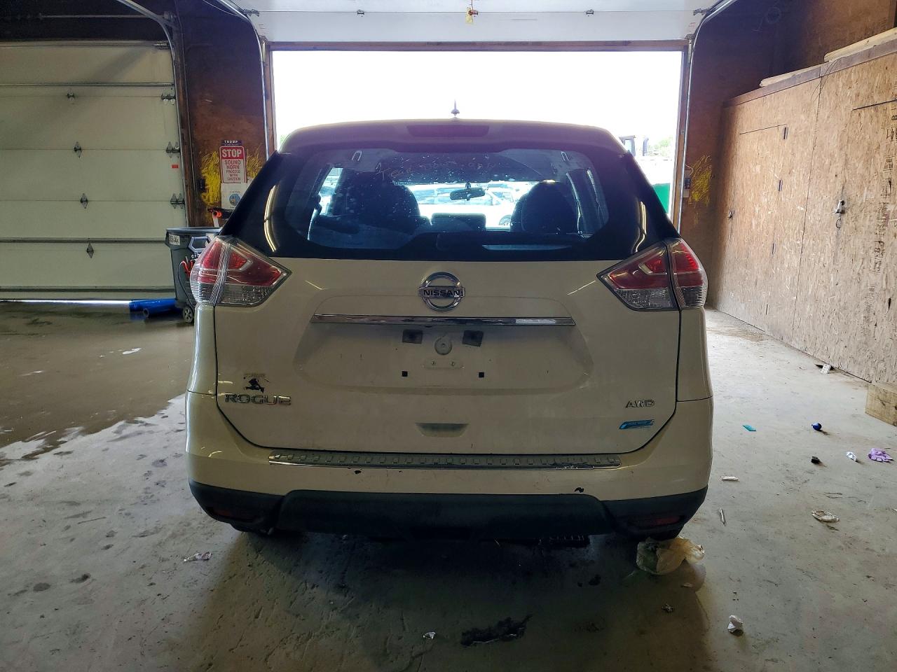 2014 Nissan Rogue S White vin: 5N1AT2MVXEC849485