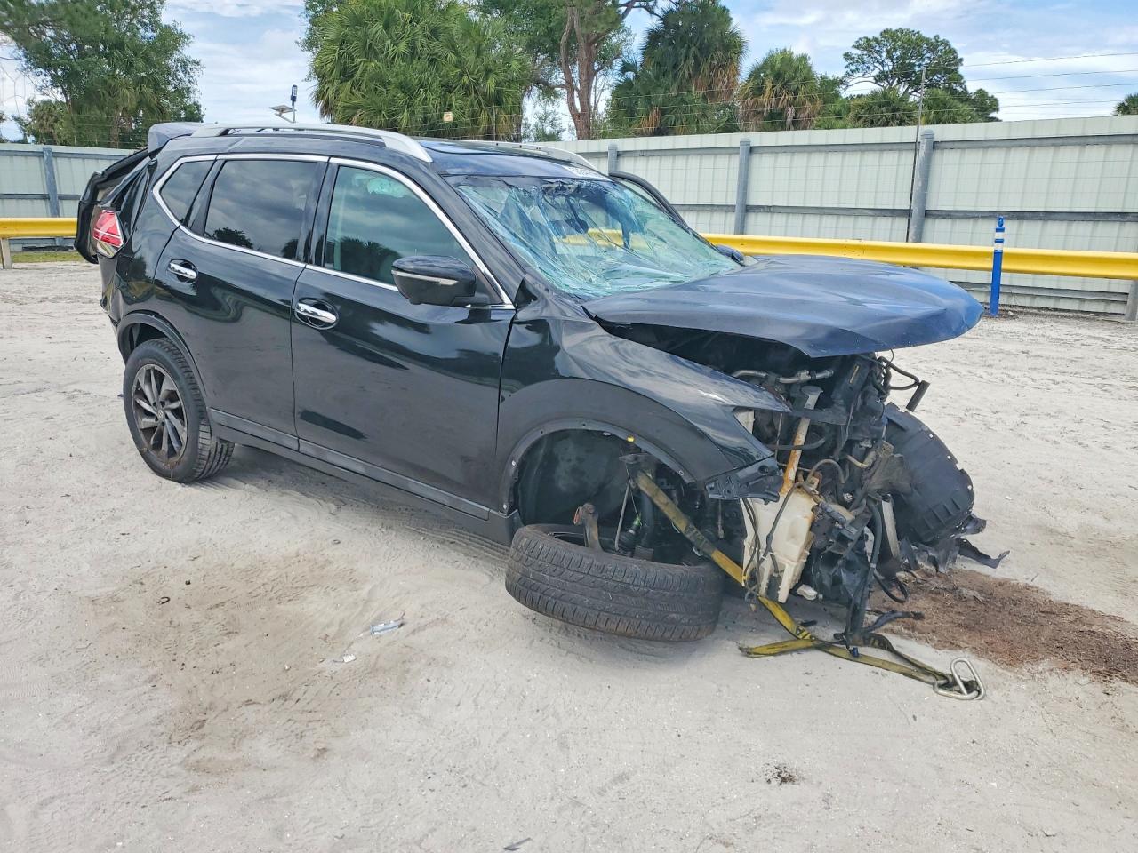 2015 Nissan Rogue Black vin: 5N1AT2MVXFC825348