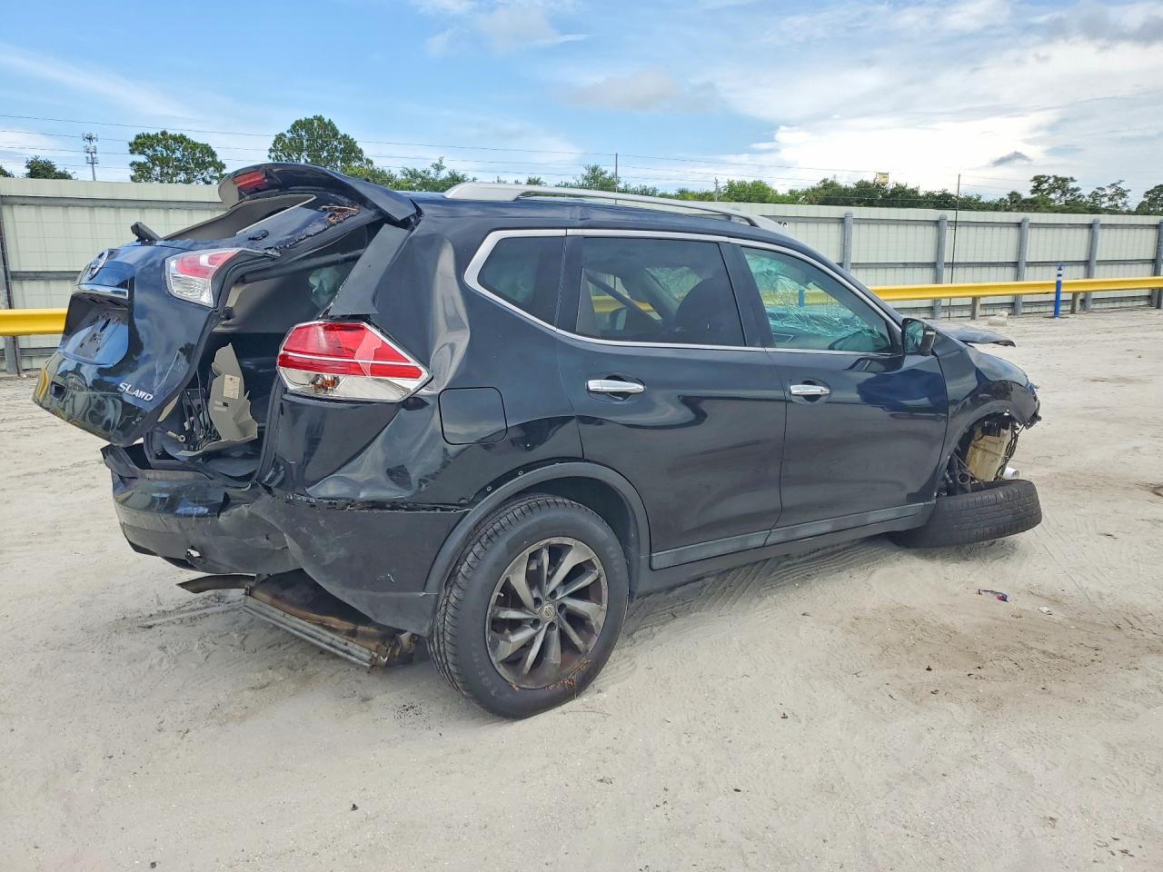 2015 Nissan Rogue Black vin: 5N1AT2MVXFC825348