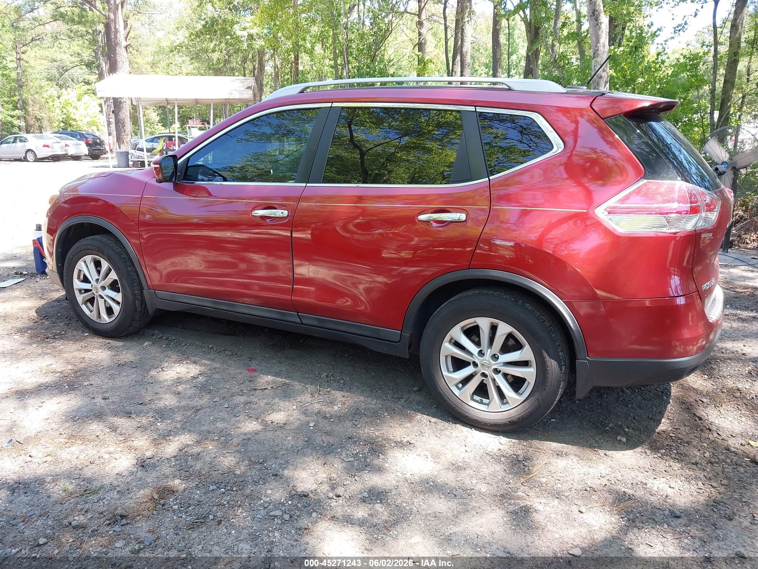 2015 Nissan Rogue Sv Red vin: 5N1AT2MVXFC843512