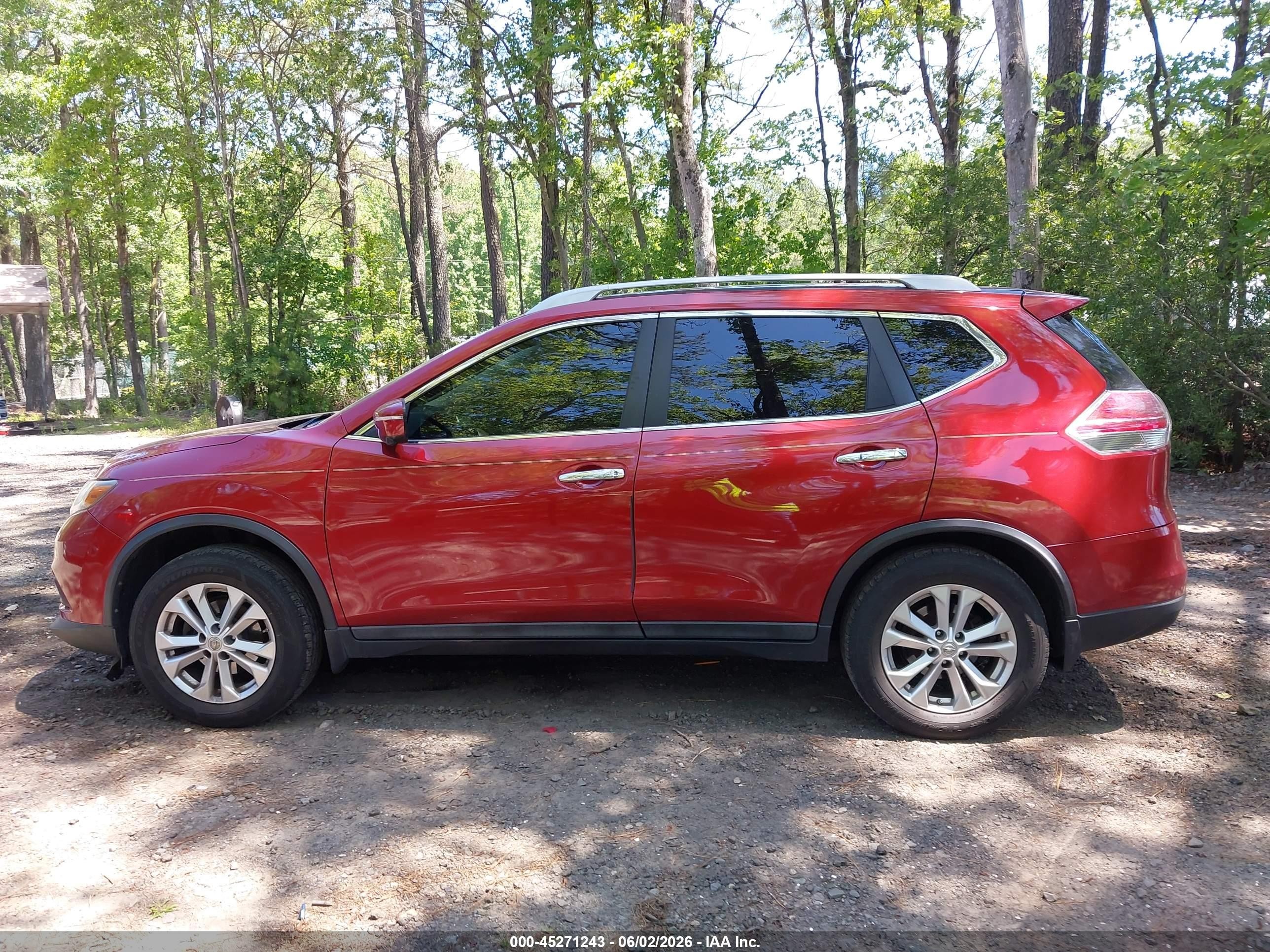 2015 Nissan Rogue Sv Red vin: 5N1AT2MVXFC843512
