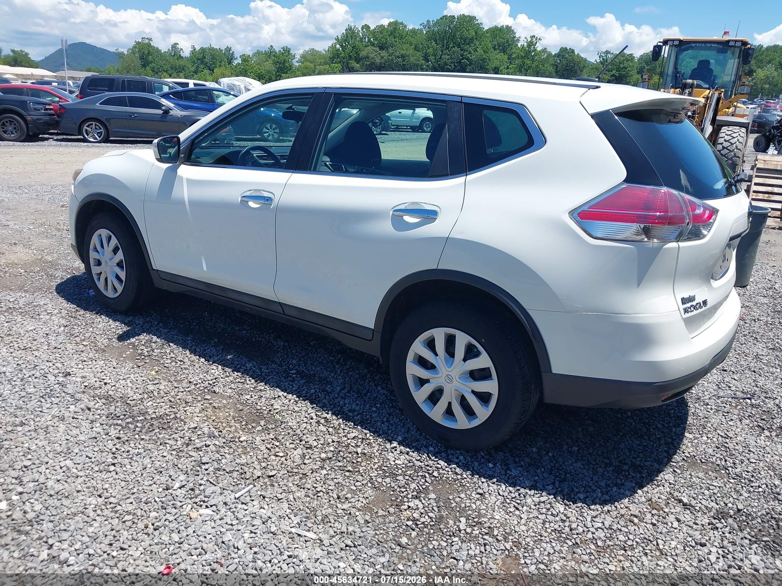 2015 Nissan Rogue S White vin: 5N1AT2MVXFC886960